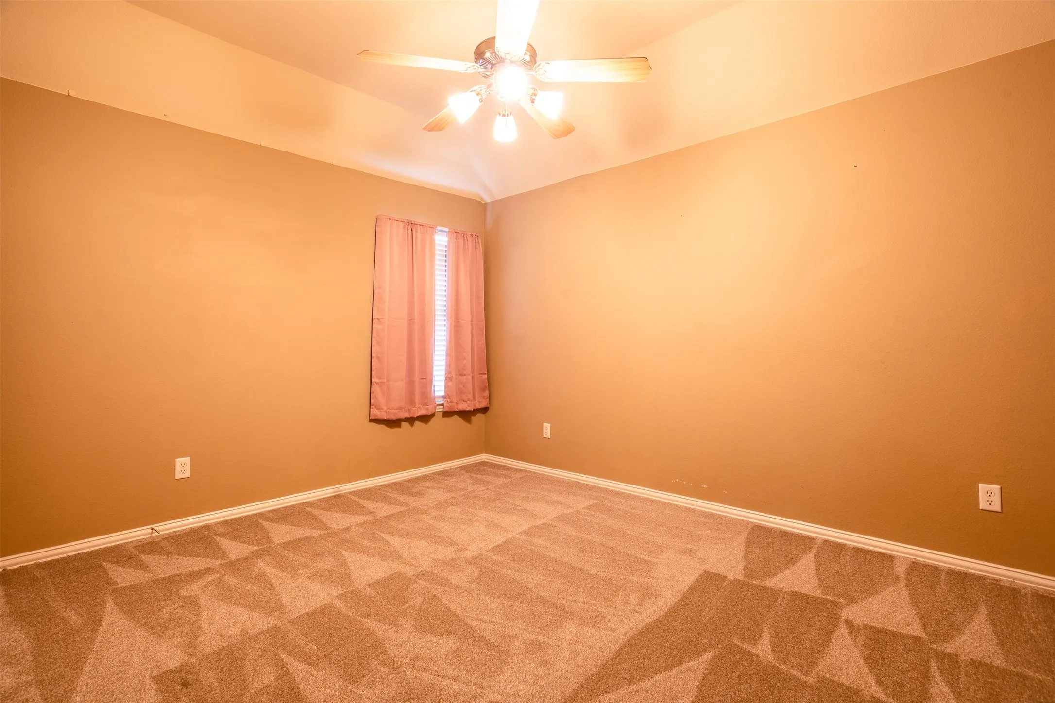 Single Family Residence For Sale in Tarrant County , 12356 Angel Food Lane, Fort Worth, Texas 76244, 4 Bedroom, 3 Bathroom, 2 Garage spaces, 3,295 Sqft, built in 2005, mls#21354764, Real Estate Agent in Fort Worth, Homes For Sale in Tarrant county, Homes For Sale in Fort Worth, Realtor in Fort Worth Texas, Real Estate Brokerage Independent Realty Texas, Luminita Cordes Realtor