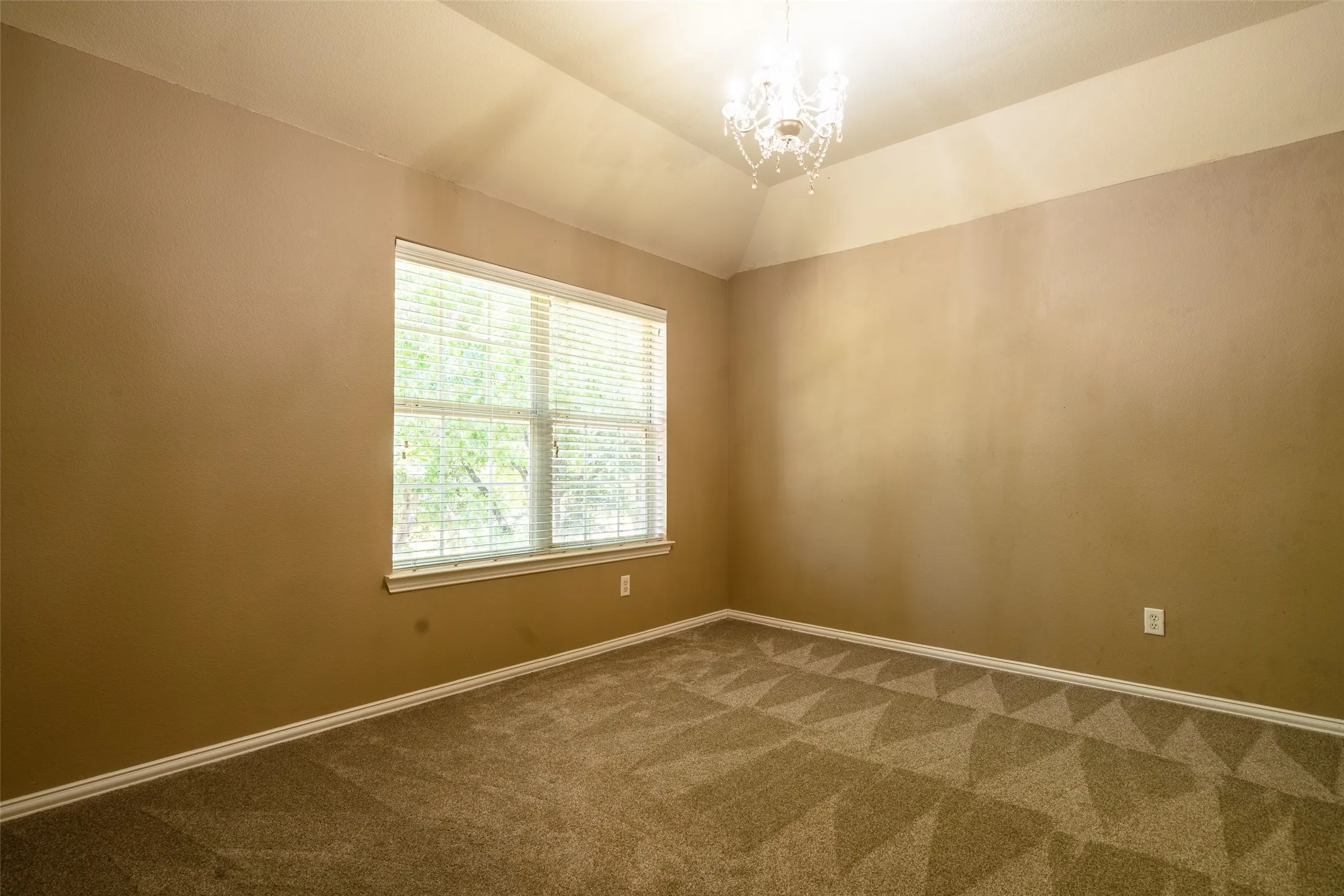 Single Family Residence For Sale in Tarrant County , 12356 Angel Food Lane, Fort Worth, Texas 76244, 4 Bedroom, 3 Bathroom, 2 Garage spaces, 3,295 Sqft, built in 2005, mls#21354764, Real Estate Agent in Fort Worth, Homes For Sale in Tarrant county, Homes For Sale in Fort Worth, Realtor in Fort Worth Texas, Real Estate Brokerage Independent Realty Texas, Luminita Cordes Realtor