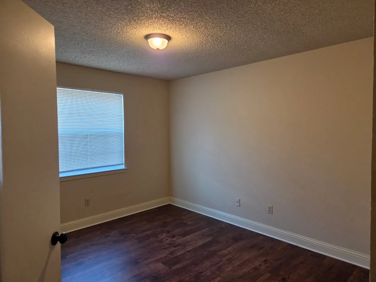 Duplex For Rent in Tarrant County , 7326 NE Loop 820, North Richland Hills, Texas 76180, 3 Bedroom, 2 Bathroom, 1 Garage spaces, 1,150 Sqft, built in 1981, mls#21354753, Real Estate Agent in North Richland Hills, Homes For Rent in Tarrant county, Homes For Rent in North Richland Hills, Realtor in North Richland Hills Texas, Real Estate Brokerage Independent Realty Texas, Luminita Cordes Realtor