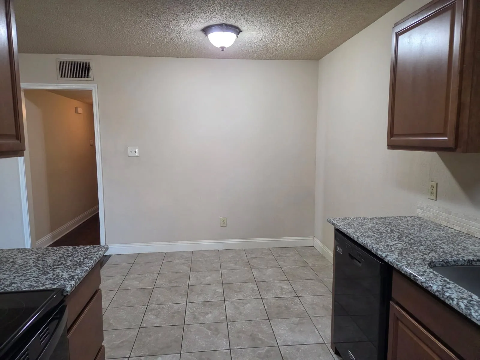 Duplex For Rent in Tarrant County , 7326 NE Loop 820, North Richland Hills, Texas 76180, 3 Bedroom, 2 Bathroom, 1 Garage spaces, 1,150 Sqft, built in 1981, mls#21354753, Real Estate Agent in North Richland Hills, Homes For Rent in Tarrant county, Homes For Rent in North Richland Hills, Realtor in North Richland Hills Texas, Real Estate Brokerage Independent Realty Texas, Luminita Cordes Realtor