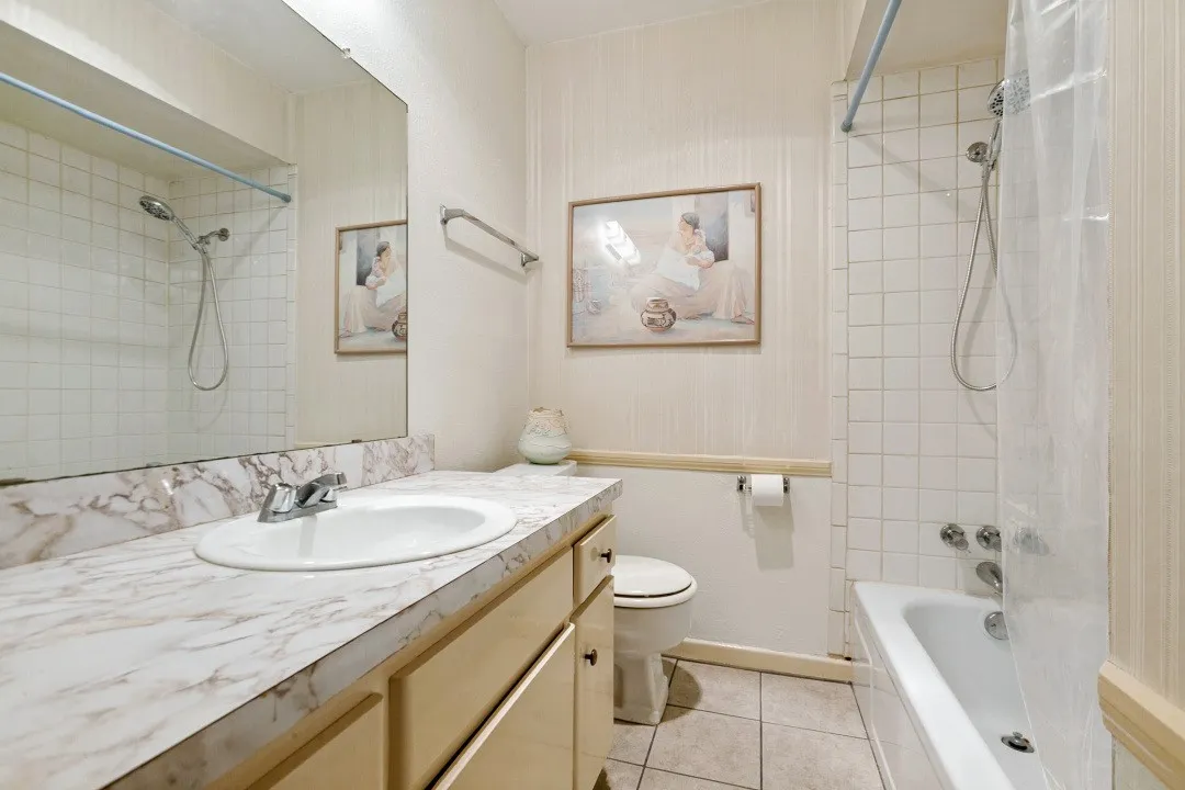 Townhouse For Sale in Dallas County , 13844 Methuen Green Lane, Dallas, Texas 75240, 2 Bedroom, 2 Bathroom, Garage spaces, 1,148 Sqft, built in 1969, mls#21354598, Real Estate Agent in Dallas, Homes For Sale in Dallas county, Homes For Sale in Dallas, Realtor in Dallas Texas, Real Estate Brokerage Independent Realty Texas, Luminita Cordes Realtor