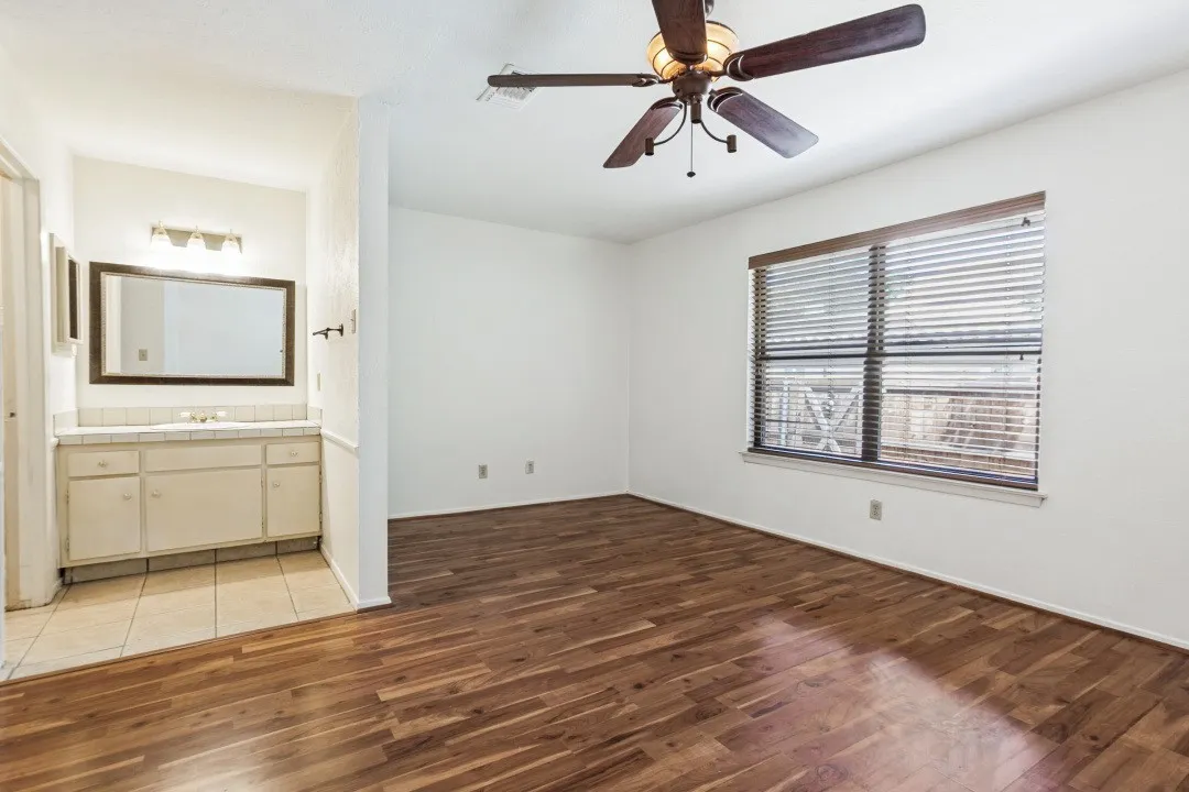 Townhouse For Sale in Dallas County , 13844 Methuen Green Lane, Dallas, Texas 75240, 2 Bedroom, 2 Bathroom, Garage spaces, 1,148 Sqft, built in 1969, mls#21354598, Real Estate Agent in Dallas, Homes For Sale in Dallas county, Homes For Sale in Dallas, Realtor in Dallas Texas, Real Estate Brokerage Independent Realty Texas, Luminita Cordes Realtor