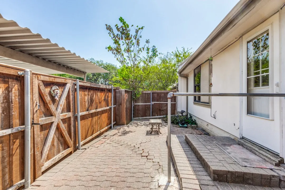 Townhouse For Sale in Dallas County , 13844 Methuen Green Lane, Dallas, Texas 75240, 2 Bedroom, 2 Bathroom, Garage spaces, 1,148 Sqft, built in 1969, mls#21354598, Real Estate Agent in Dallas, Homes For Sale in Dallas county, Homes For Sale in Dallas, Realtor in Dallas Texas, Real Estate Brokerage Independent Realty Texas, Luminita Cordes Realtor