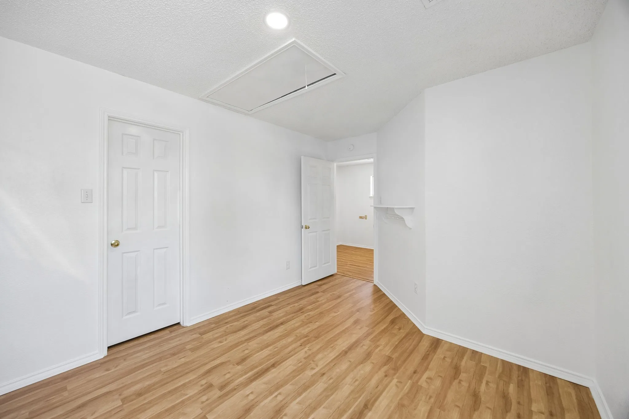 Single Family Residence For Rent in Dallas County , 537 Raintree Circle, Coppell, Texas 75019, 3 Bedroom, 3 Bathroom, 2 Garage spaces, 1,873 Sqft, built in 1990, mls#21354770, Real Estate Agent in Coppell, Homes For Rent in Dallas county, Homes For Rent in Coppell, Realtor in Coppell Texas, Real Estate Brokerage Independent Realty Texas, Luminita Cordes Realtor