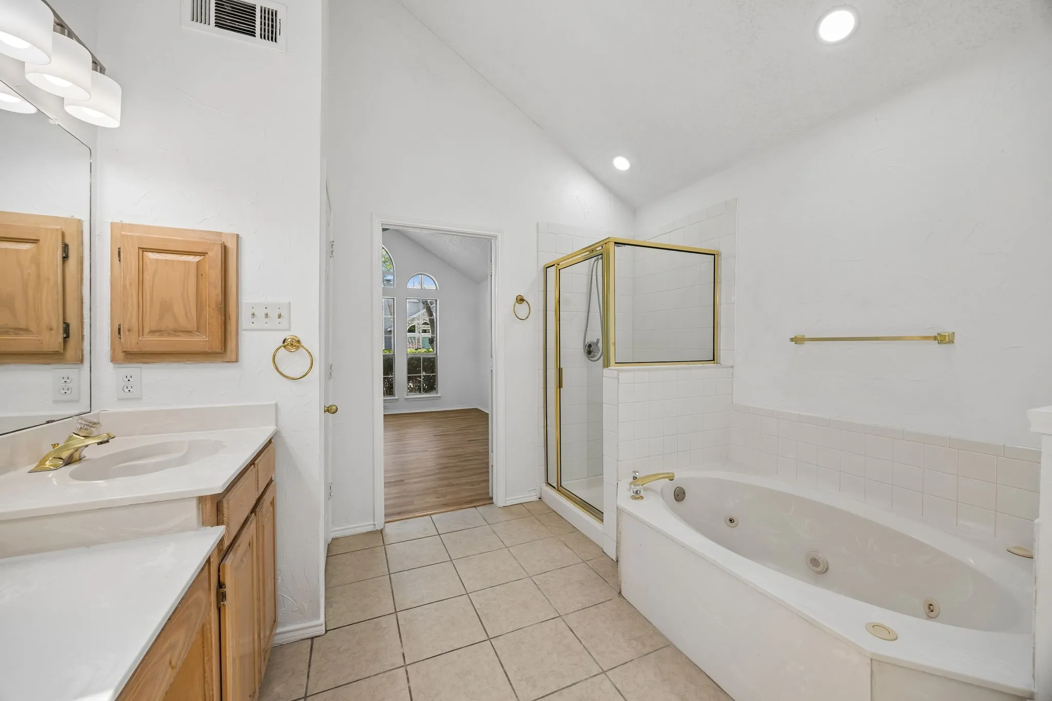 Single Family Residence For Rent in Dallas County , 537 Raintree Circle, Coppell, Texas 75019, 3 Bedroom, 3 Bathroom, 2 Garage spaces, 1,873 Sqft, built in 1990, mls#21354770, Real Estate Agent in Coppell, Homes For Rent in Dallas county, Homes For Rent in Coppell, Realtor in Coppell Texas, Real Estate Brokerage Independent Realty Texas, Luminita Cordes Realtor