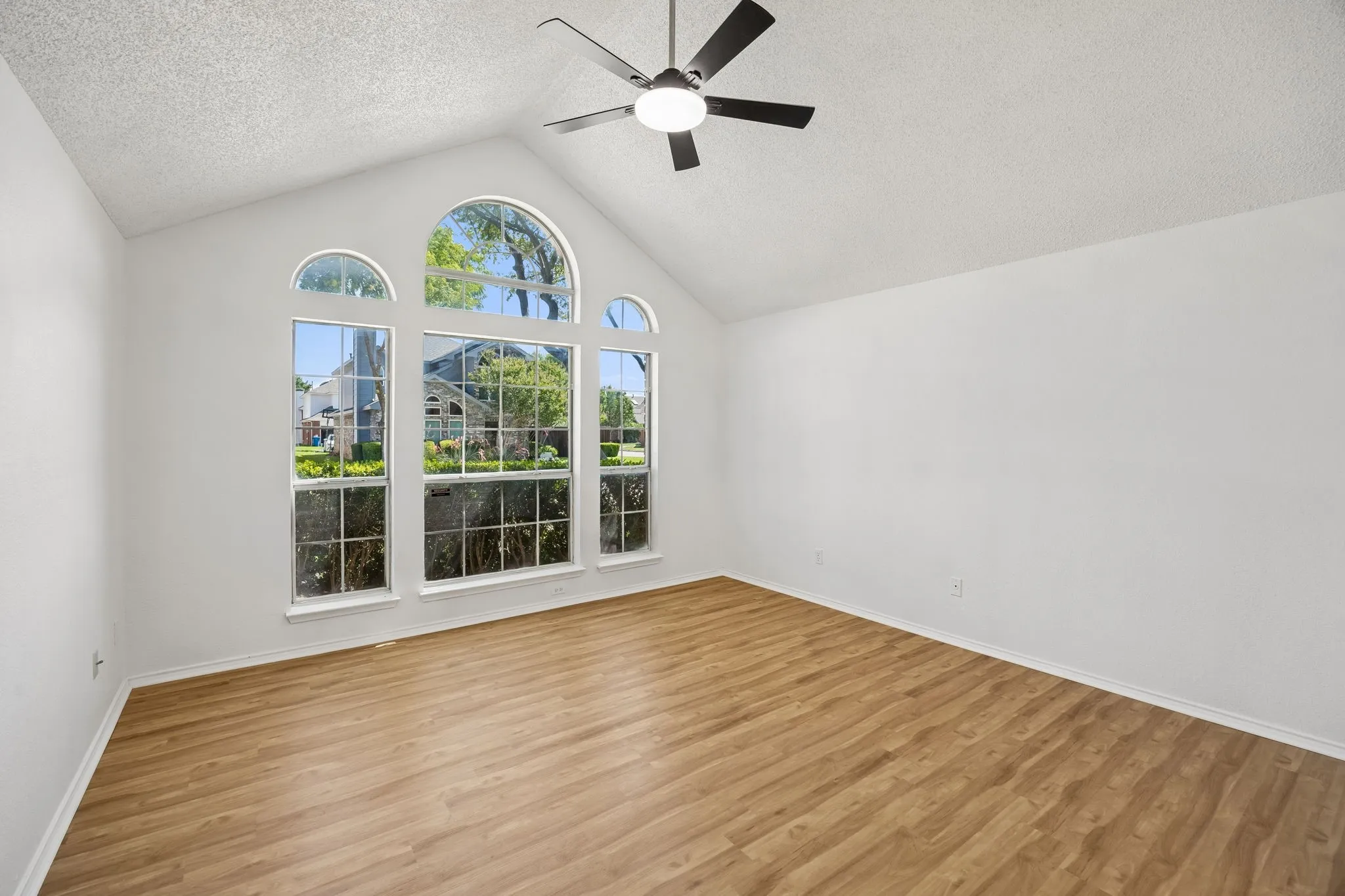 Single Family Residence For Rent in Dallas County , 537 Raintree Circle, Coppell, Texas 75019, 3 Bedroom, 3 Bathroom, 2 Garage spaces, 1,873 Sqft, built in 1990, mls#21354770, Real Estate Agent in Coppell, Homes For Rent in Dallas county, Homes For Rent in Coppell, Realtor in Coppell Texas, Real Estate Brokerage Independent Realty Texas, Luminita Cordes Realtor