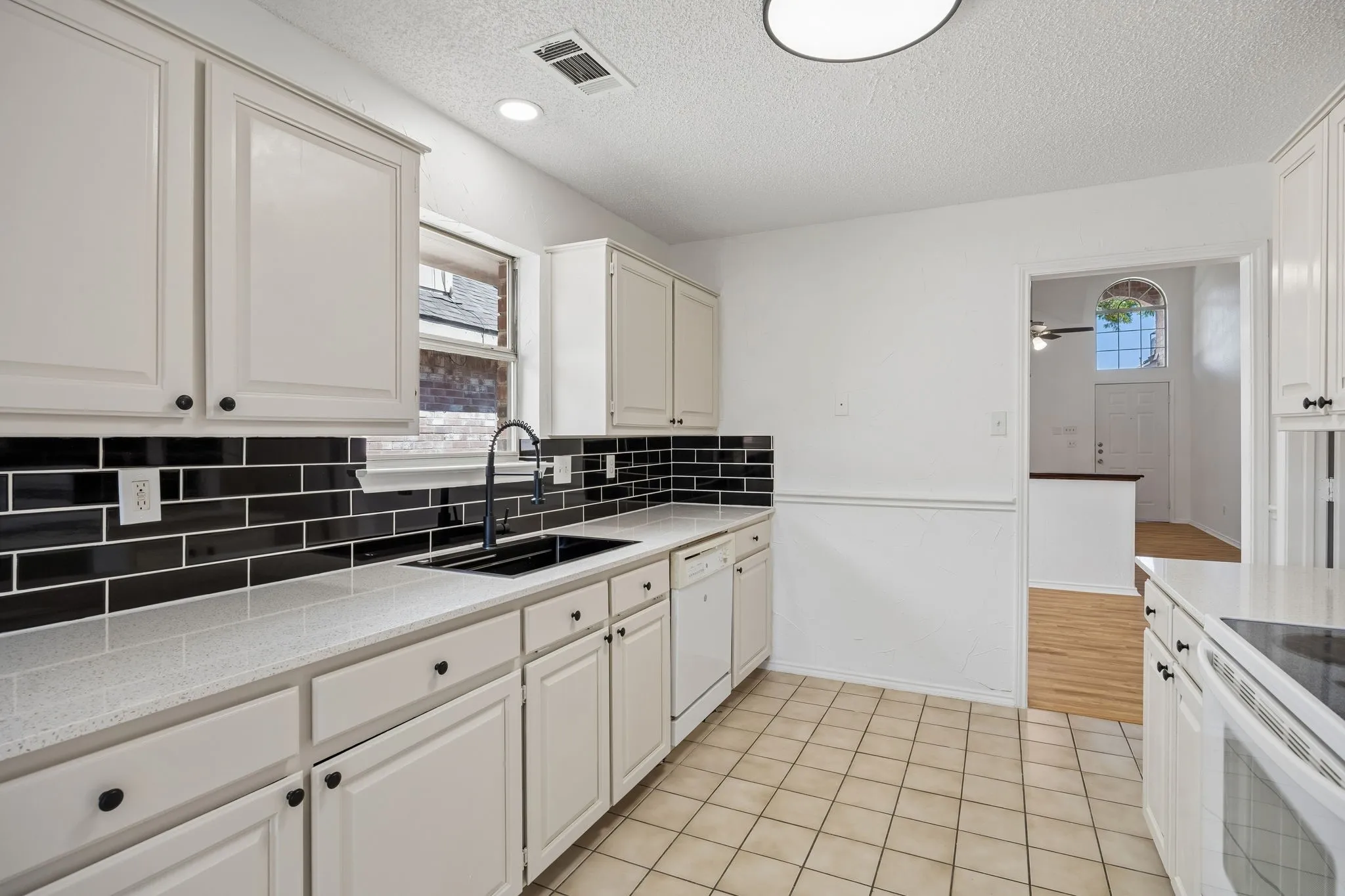 Single Family Residence For Rent in Dallas County , 537 Raintree Circle, Coppell, Texas 75019, 3 Bedroom, 3 Bathroom, 2 Garage spaces, 1,873 Sqft, built in 1990, mls#21354770, Real Estate Agent in Coppell, Homes For Rent in Dallas county, Homes For Rent in Coppell, Realtor in Coppell Texas, Real Estate Brokerage Independent Realty Texas, Luminita Cordes Realtor