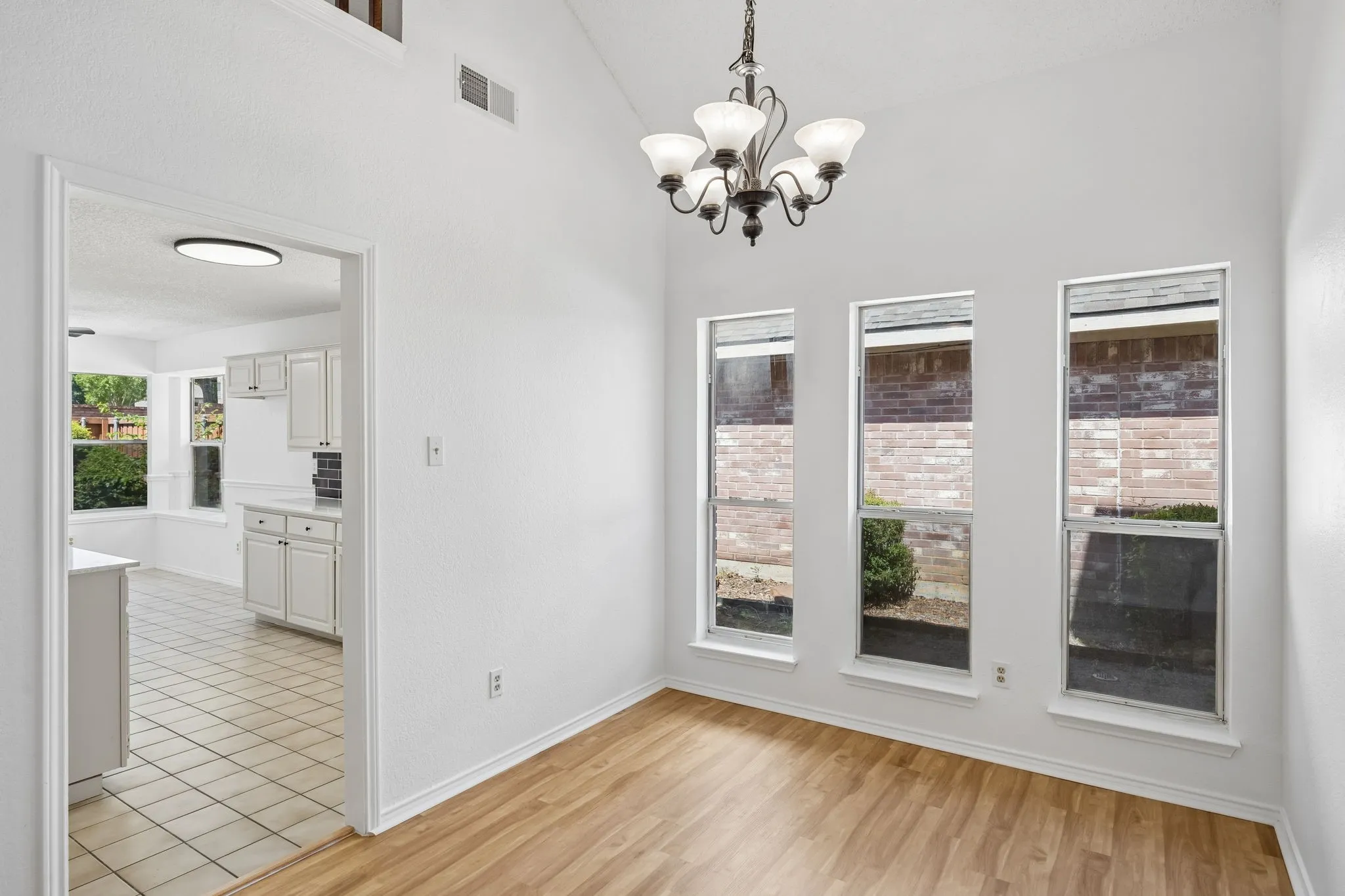 Single Family Residence For Rent in Dallas County , 537 Raintree Circle, Coppell, Texas 75019, 3 Bedroom, 3 Bathroom, 2 Garage spaces, 1,873 Sqft, built in 1990, mls#21354770, Real Estate Agent in Coppell, Homes For Rent in Dallas county, Homes For Rent in Coppell, Realtor in Coppell Texas, Real Estate Brokerage Independent Realty Texas, Luminita Cordes Realtor