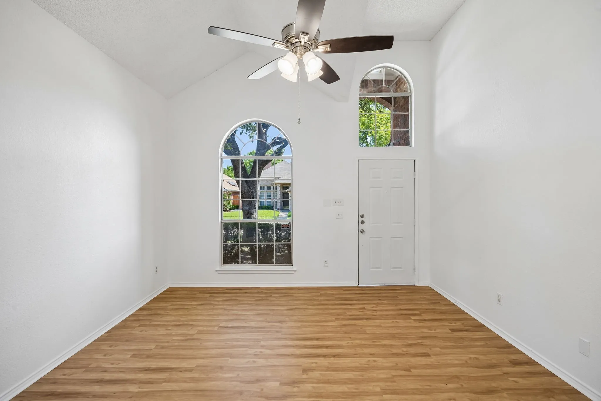 Single Family Residence For Rent in Dallas County , 537 Raintree Circle, Coppell, Texas 75019, 3 Bedroom, 3 Bathroom, 2 Garage spaces, 1,873 Sqft, built in 1990, mls#21354770, Real Estate Agent in Coppell, Homes For Rent in Dallas county, Homes For Rent in Coppell, Realtor in Coppell Texas, Real Estate Brokerage Independent Realty Texas, Luminita Cordes Realtor