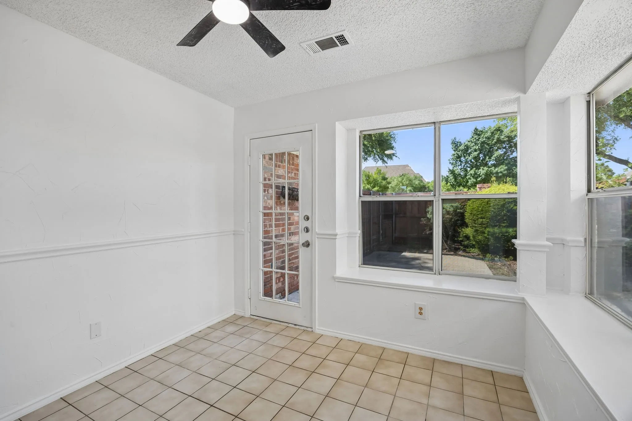 Single Family Residence For Rent in Dallas County , 537 Raintree Circle, Coppell, Texas 75019, 3 Bedroom, 3 Bathroom, 2 Garage spaces, 1,873 Sqft, built in 1990, mls#21354770, Real Estate Agent in Coppell, Homes For Rent in Dallas county, Homes For Rent in Coppell, Realtor in Coppell Texas, Real Estate Brokerage Independent Realty Texas, Luminita Cordes Realtor