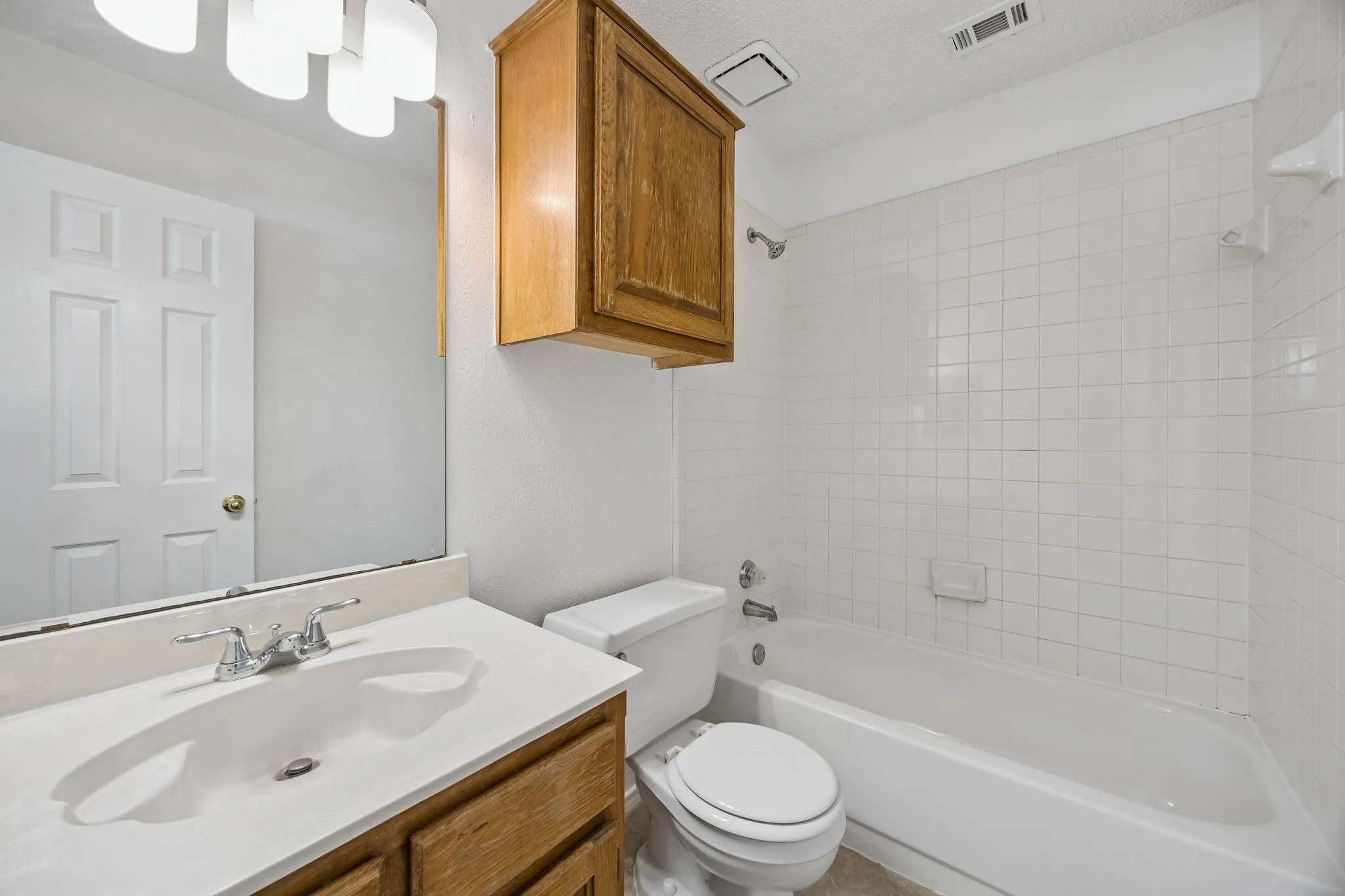 Single Family Residence For Rent in Dallas County , 537 Raintree Circle, Coppell, Texas 75019, 3 Bedroom, 3 Bathroom, 2 Garage spaces, 1,873 Sqft, built in 1990, mls#21354770, Real Estate Agent in Coppell, Homes For Rent in Dallas county, Homes For Rent in Coppell, Realtor in Coppell Texas, Real Estate Brokerage Independent Realty Texas, Luminita Cordes Realtor