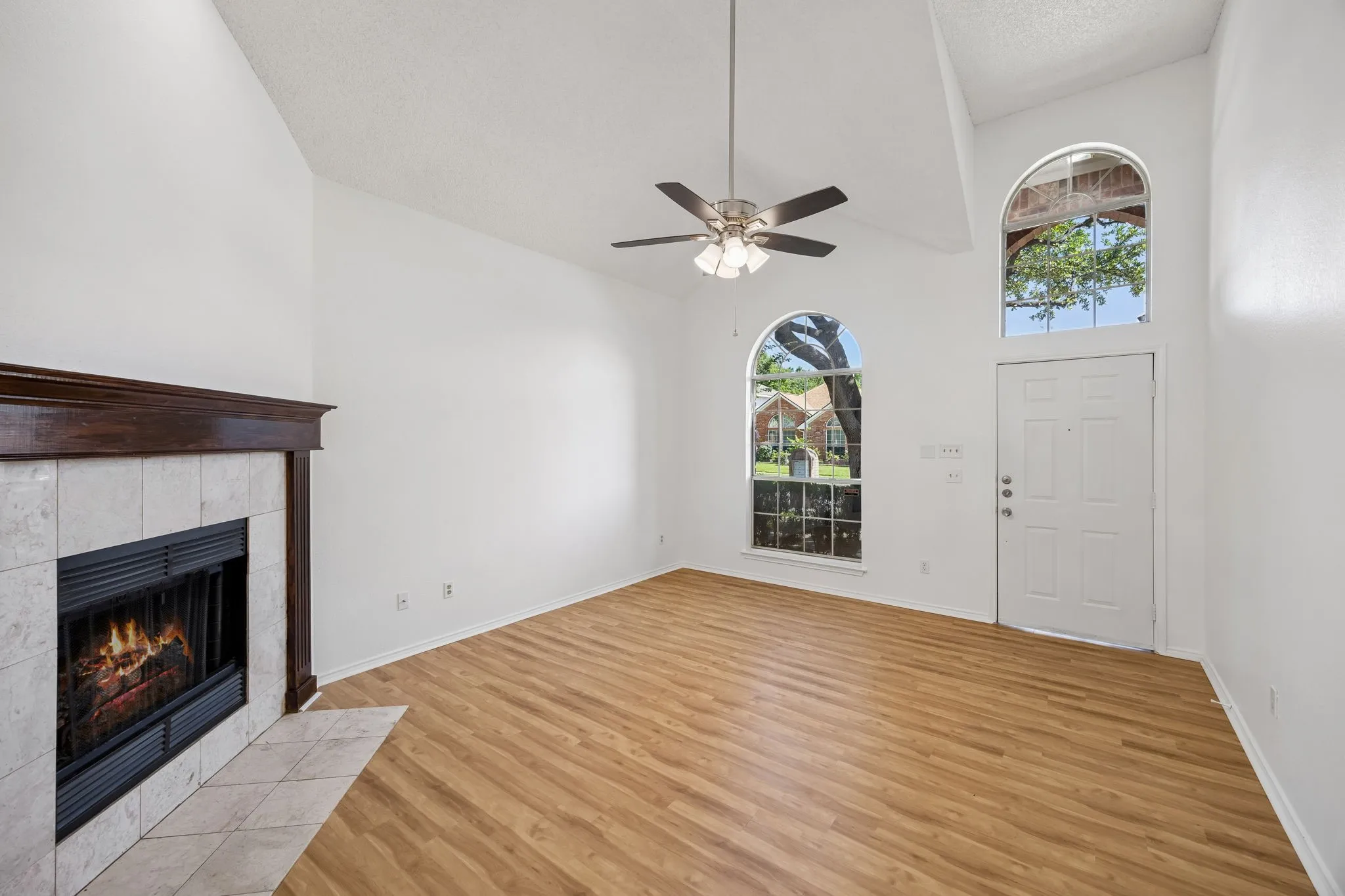 Single Family Residence For Rent in Dallas County , 537 Raintree Circle, Coppell, Texas 75019, 3 Bedroom, 3 Bathroom, 2 Garage spaces, 1,873 Sqft, built in 1990, mls#21354770, Real Estate Agent in Coppell, Homes For Rent in Dallas county, Homes For Rent in Coppell, Realtor in Coppell Texas, Real Estate Brokerage Independent Realty Texas, Luminita Cordes Realtor