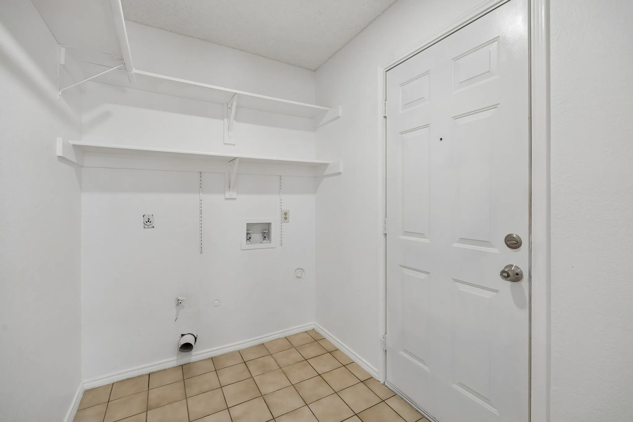 Single Family Residence For Rent in Dallas County , 537 Raintree Circle, Coppell, Texas 75019, 3 Bedroom, 3 Bathroom, 2 Garage spaces, 1,873 Sqft, built in 1990, mls#21354770, Real Estate Agent in Coppell, Homes For Rent in Dallas county, Homes For Rent in Coppell, Realtor in Coppell Texas, Real Estate Brokerage Independent Realty Texas, Luminita Cordes Realtor