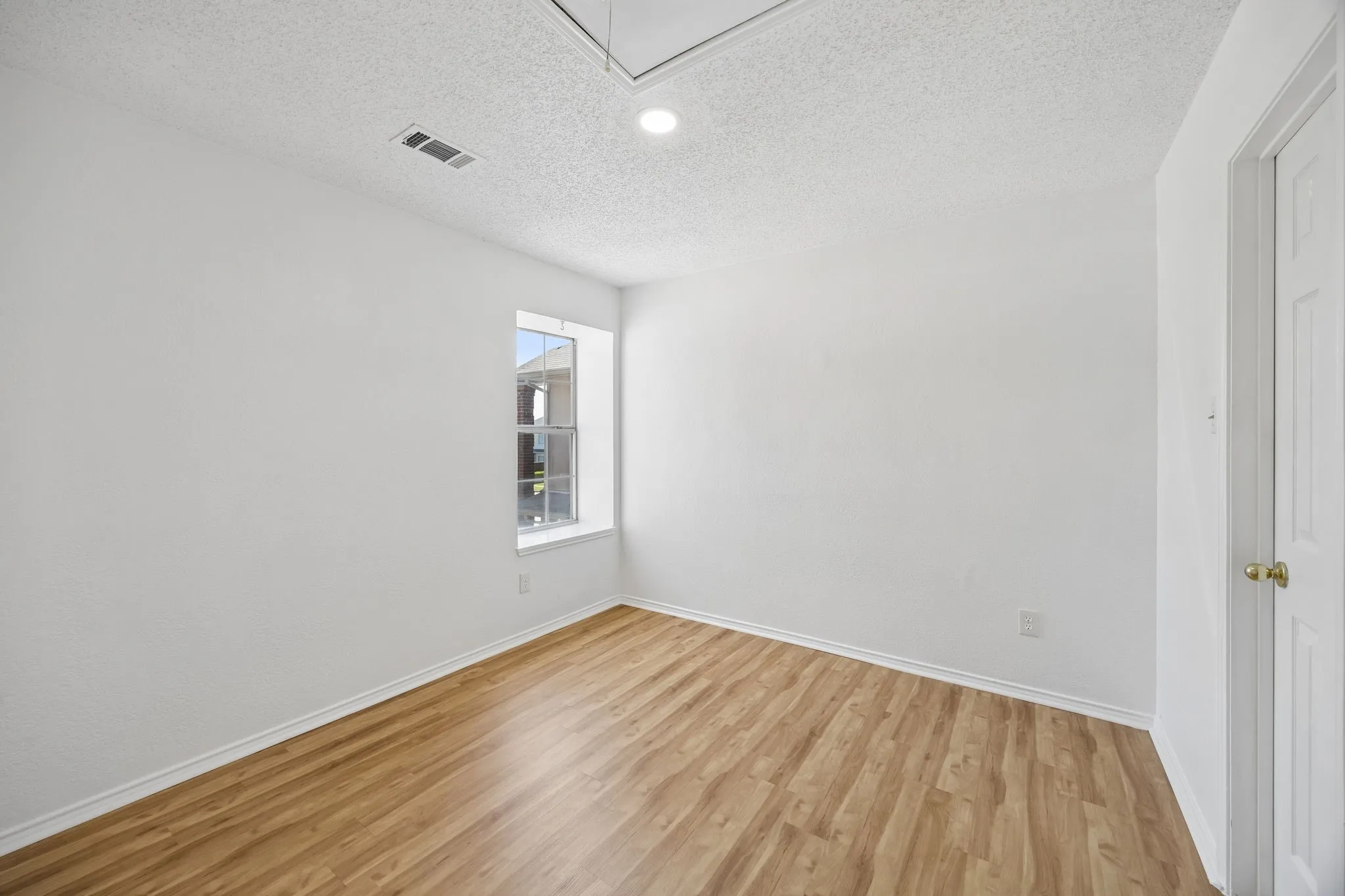 Single Family Residence For Rent in Dallas County , 537 Raintree Circle, Coppell, Texas 75019, 3 Bedroom, 3 Bathroom, 2 Garage spaces, 1,873 Sqft, built in 1990, mls#21354770, Real Estate Agent in Coppell, Homes For Rent in Dallas county, Homes For Rent in Coppell, Realtor in Coppell Texas, Real Estate Brokerage Independent Realty Texas, Luminita Cordes Realtor