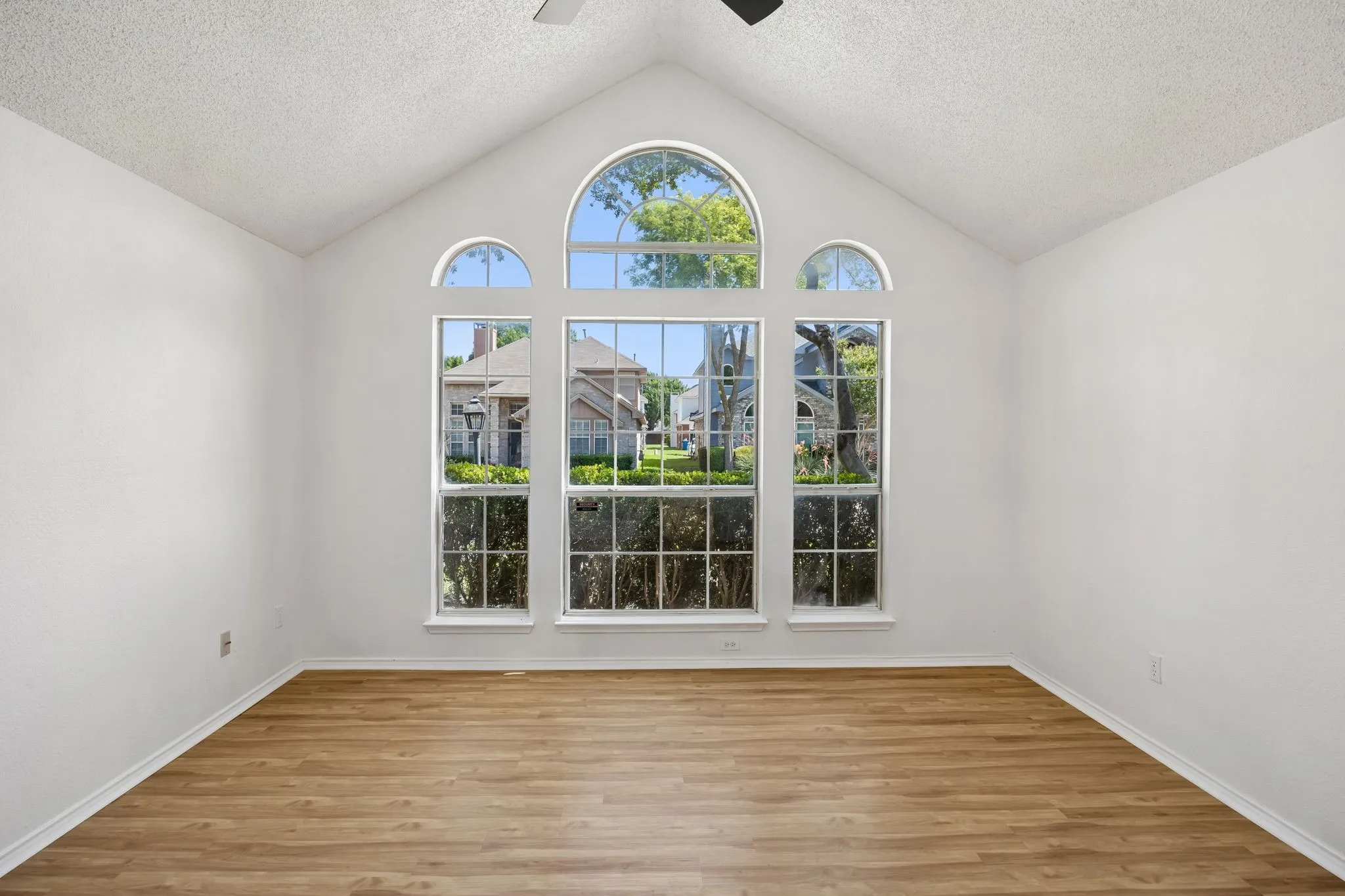 Single Family Residence For Rent in Dallas County , 537 Raintree Circle, Coppell, Texas 75019, 3 Bedroom, 3 Bathroom, 2 Garage spaces, 1,873 Sqft, built in 1990, mls#21354770, Real Estate Agent in Coppell, Homes For Rent in Dallas county, Homes For Rent in Coppell, Realtor in Coppell Texas, Real Estate Brokerage Independent Realty Texas, Luminita Cordes Realtor
