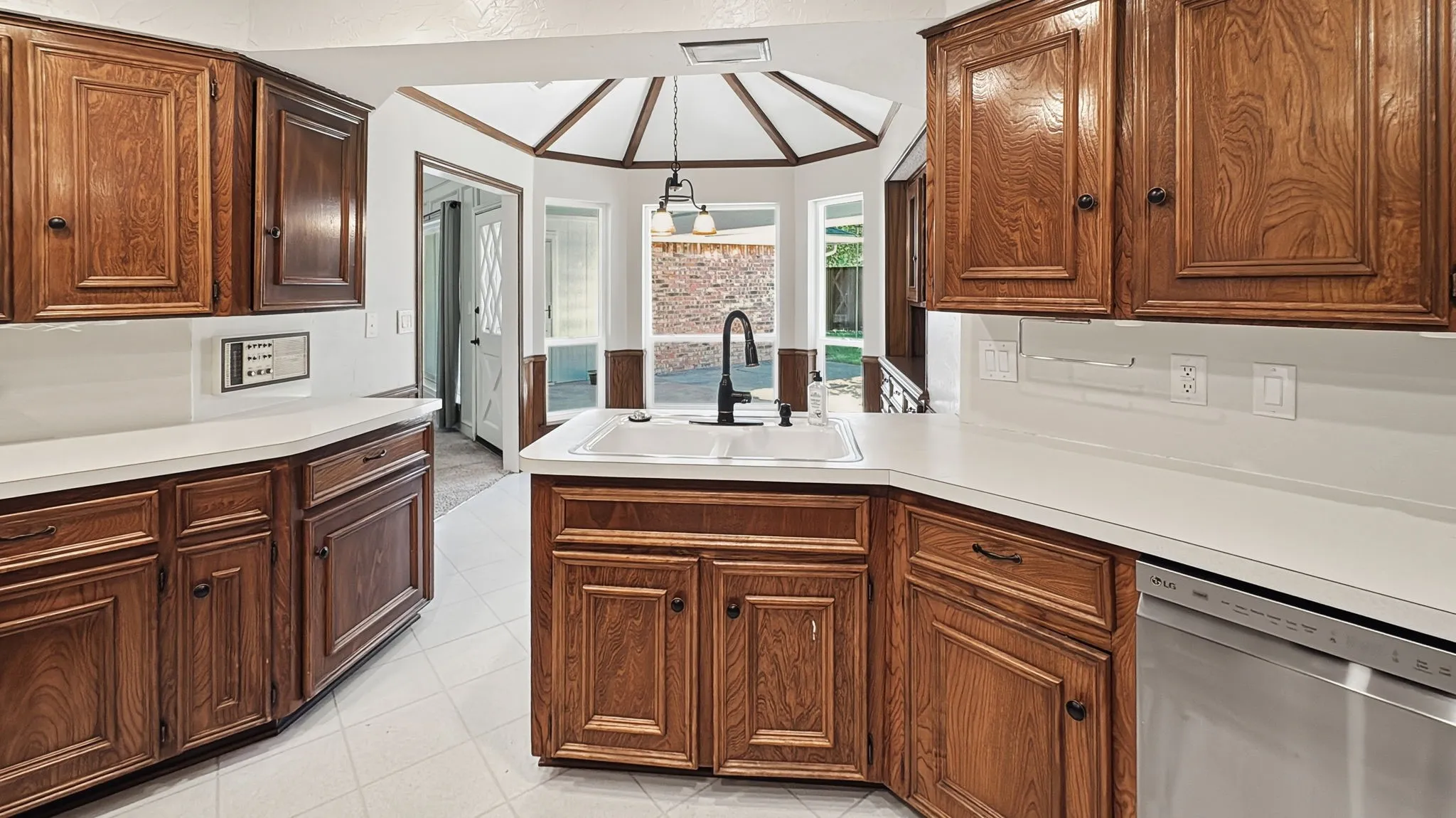 Kitchen & Breakfast Nook