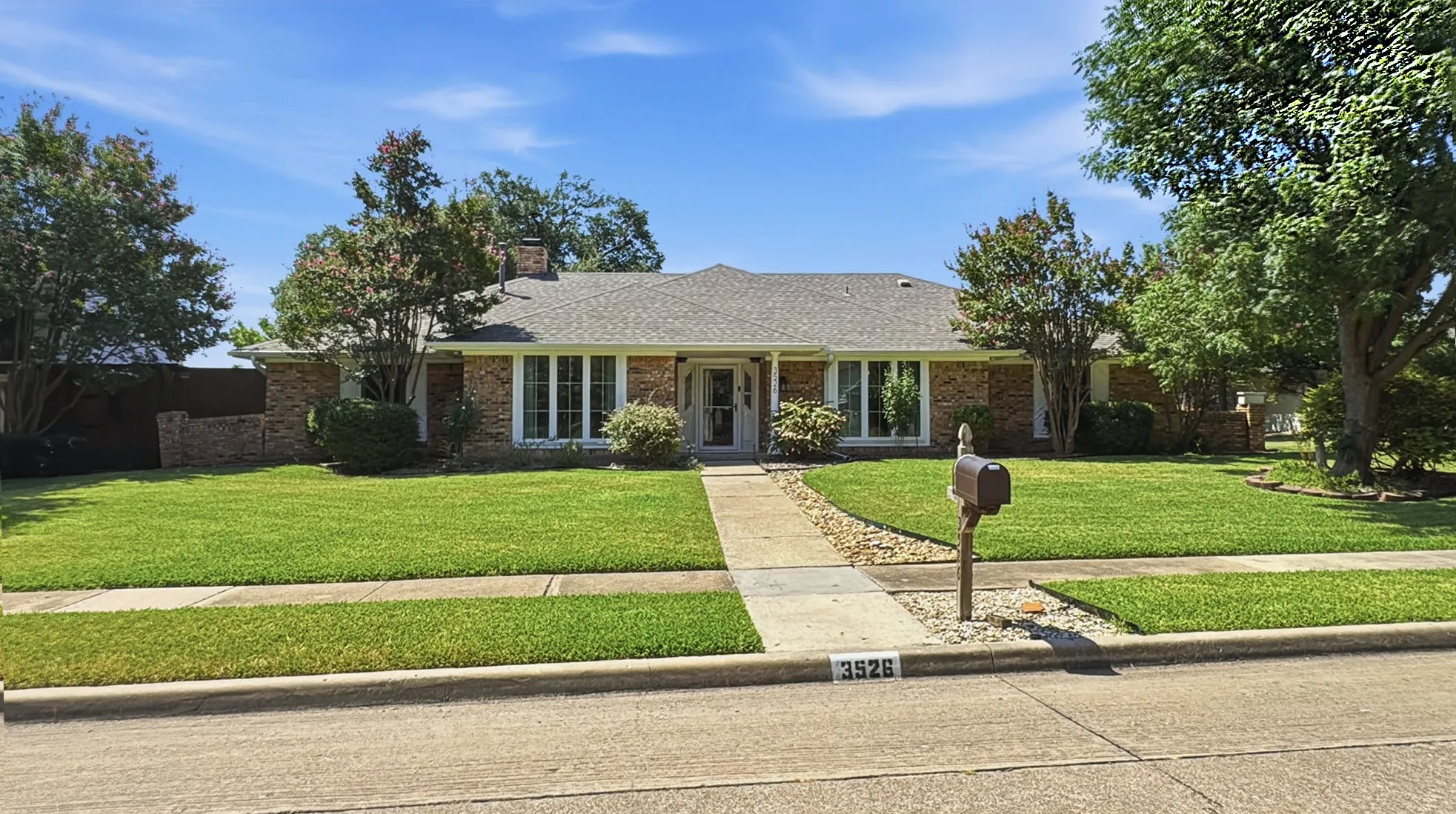 Single Family Residence For Sale in Collin County , 3526 S Echo Trail, Plano, Texas 75023, 4 Bedroom, 3 Bathroom, 2 Garage spaces, 2,638 Sqft, built in 1976, mls#21352828, Real Estate Agent in Plano, Homes For Sale in Collin county, Homes For Sale in Plano, Realtor in Plano Texas, Real Estate Brokerage Independent Realty Texas, Luminita Cordes Realtor