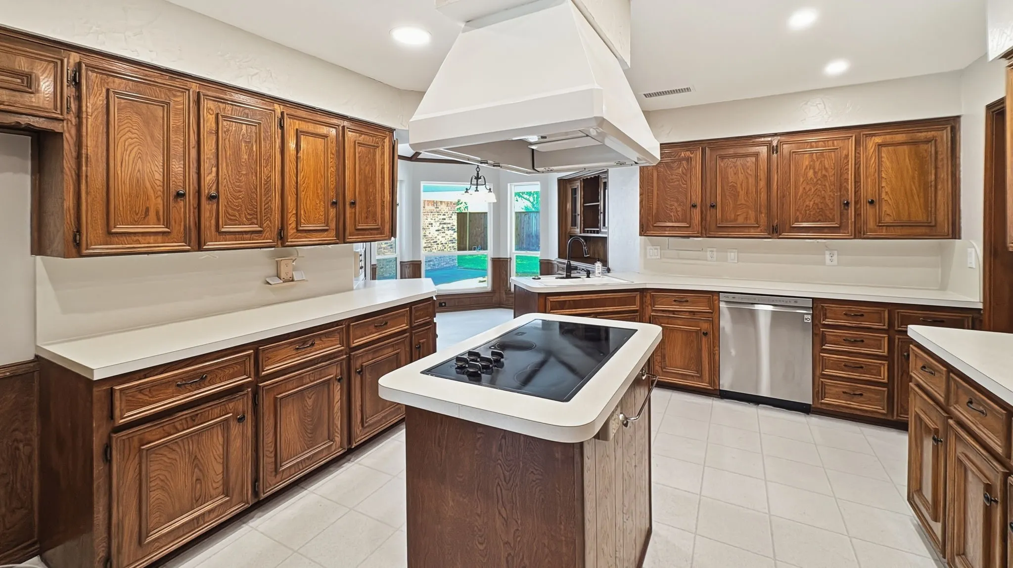 Kitchen - Seriously Tons of Space