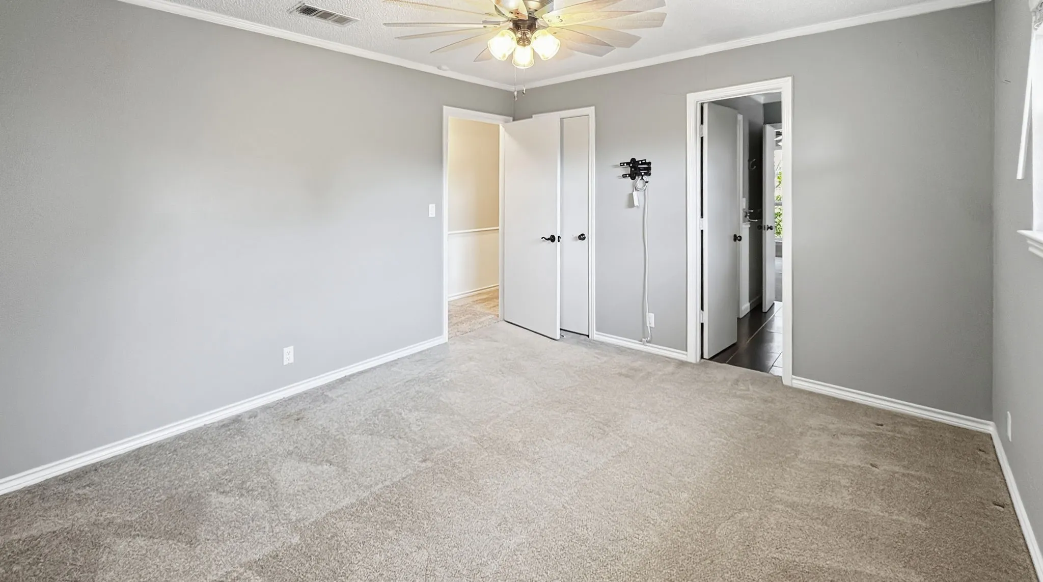 Middle Bedroom