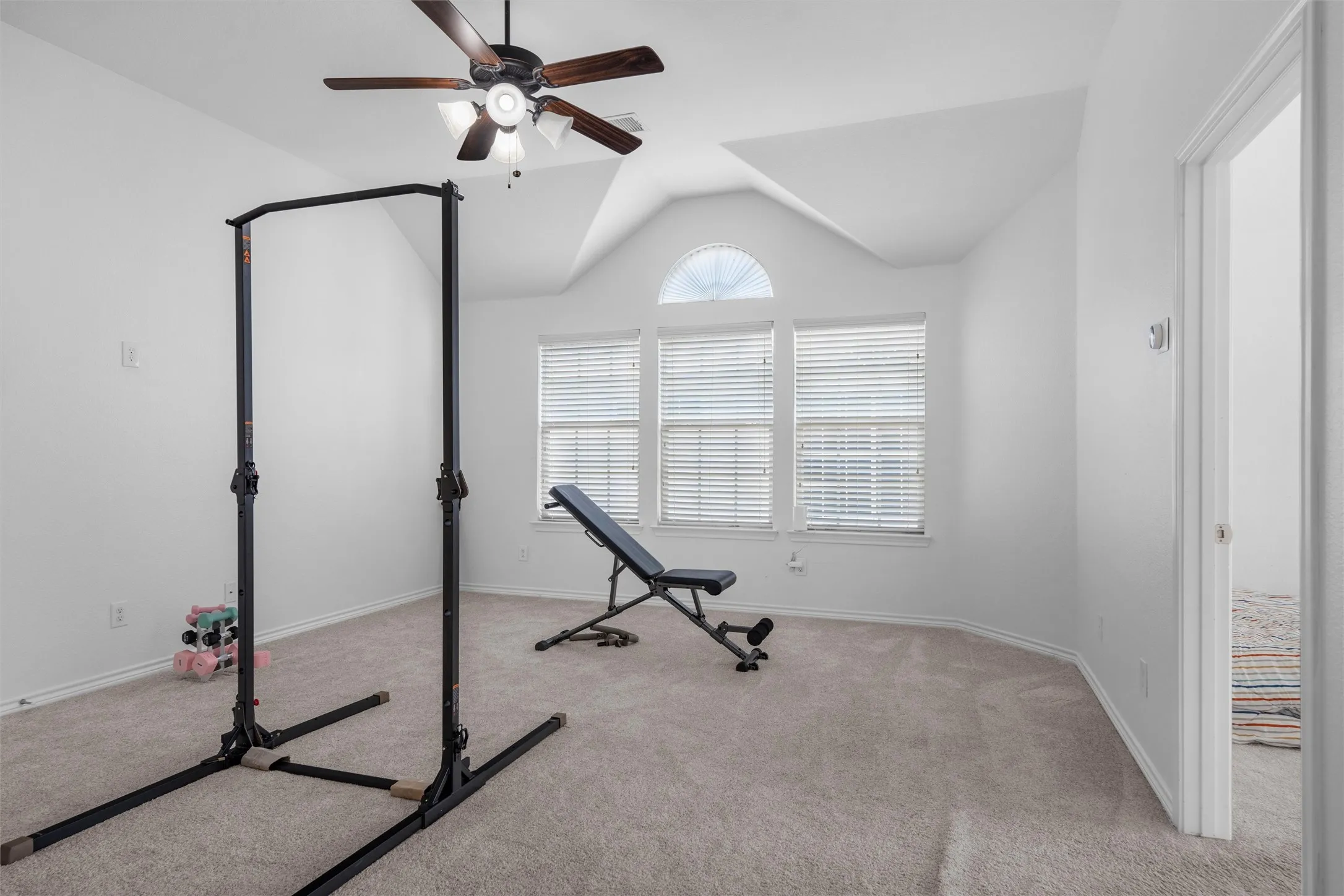 Vaulted ceiling with a ceiling fan