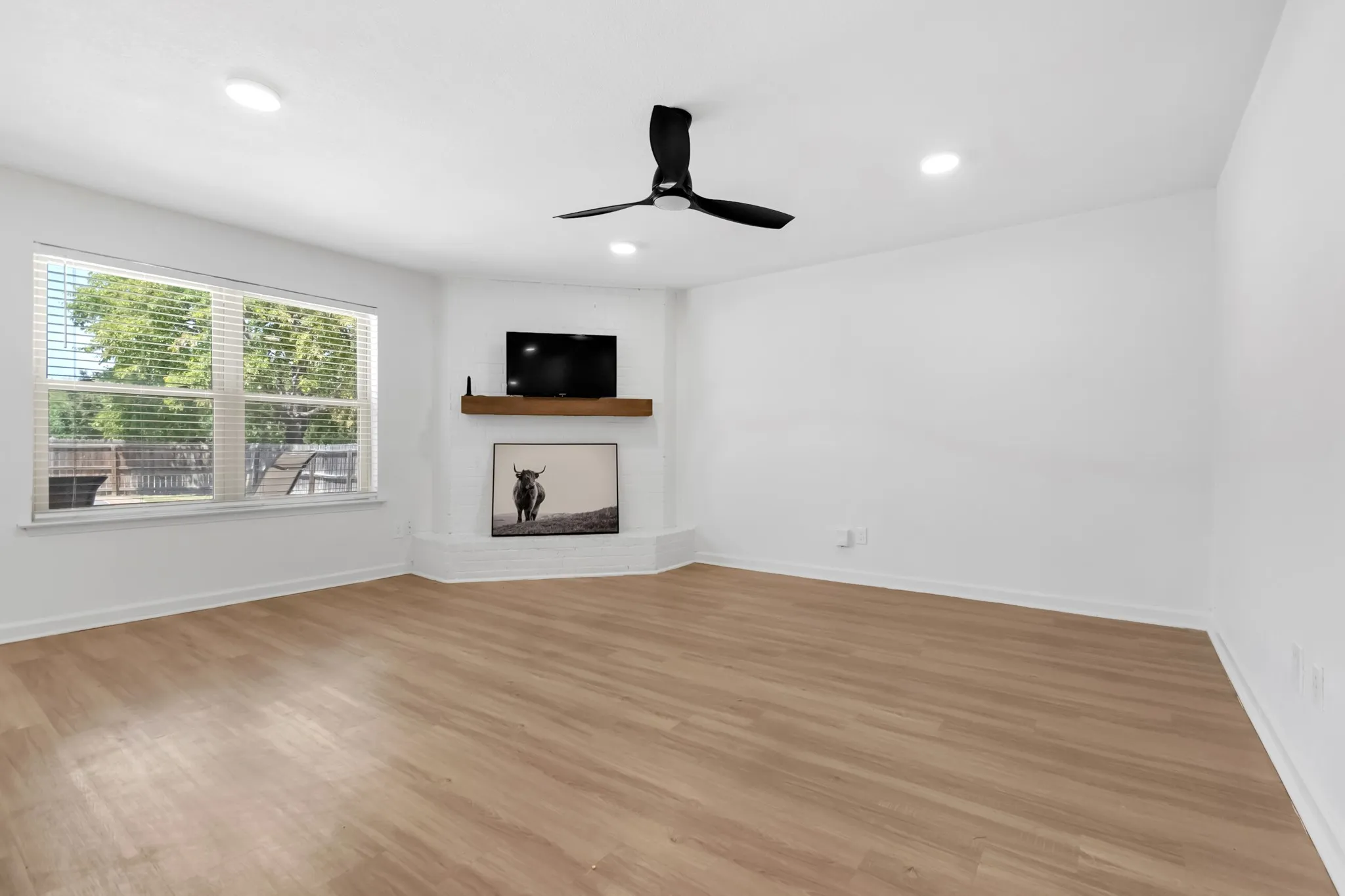 Single Family Residence For Sale in Tarrant County , 5721 Macneill Drive, Haltom City, Texas 76148, 3 Bedroom, 2 Bathroom, 2 Garage spaces, 1,260 Sqft, built in 1978, mls#21354782, Real Estate Agent in Haltom City, Homes For Sale in Tarrant county, Homes For Sale in Haltom City, Realtor in Haltom City Texas, Real Estate Brokerage Independent Realty Texas, Luminita Cordes Realtor
