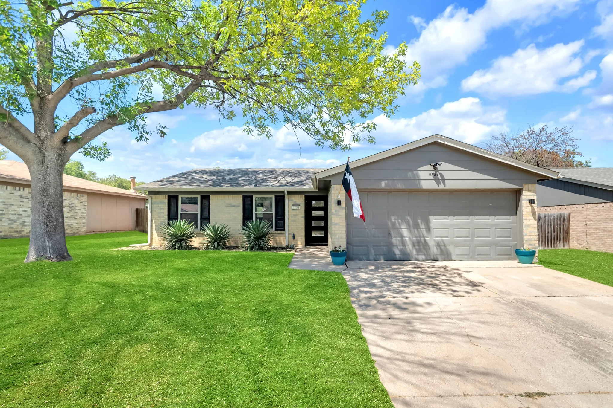 Single Family Residence For Sale in Tarrant County , 5721 Macneill Drive, Haltom City, Texas 76148, 3 Bedroom, 2 Bathroom, 2 Garage spaces, 1,260 Sqft, built in 1978, mls#21354782, Real Estate Agent in Haltom City, Homes For Sale in Tarrant county, Homes For Sale in Haltom City, Realtor in Haltom City Texas, Real Estate Brokerage Independent Realty Texas, Luminita Cordes Realtor