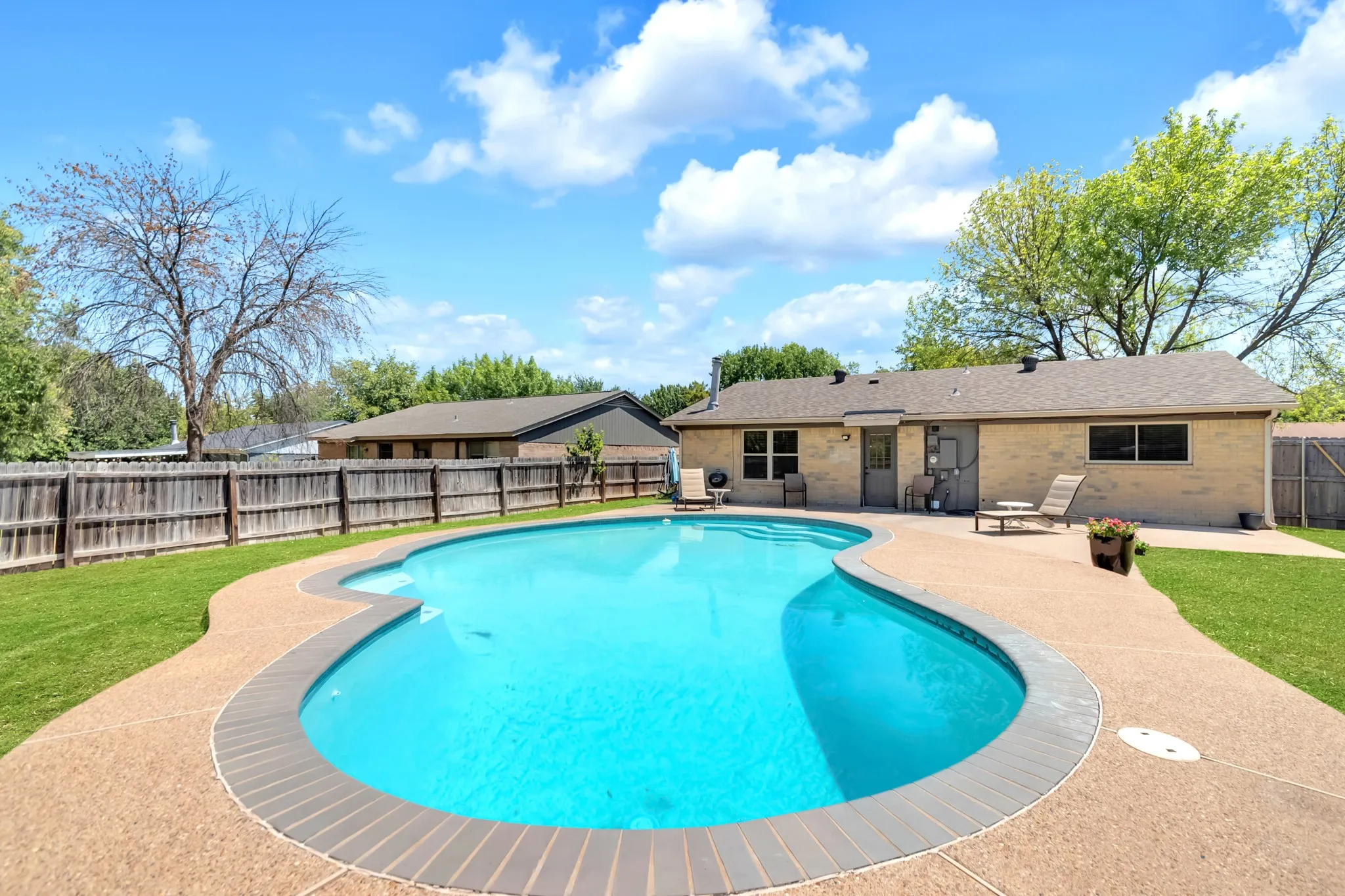 Single Family Residence For Sale in Tarrant County , 5721 Macneill Drive, Haltom City, Texas 76148, 3 Bedroom, 2 Bathroom, 2 Garage spaces, 1,260 Sqft, built in 1978, mls#21354782, Real Estate Agent in Haltom City, Homes For Sale in Tarrant county, Homes For Sale in Haltom City, Realtor in Haltom City Texas, Real Estate Brokerage Independent Realty Texas, Luminita Cordes Realtor