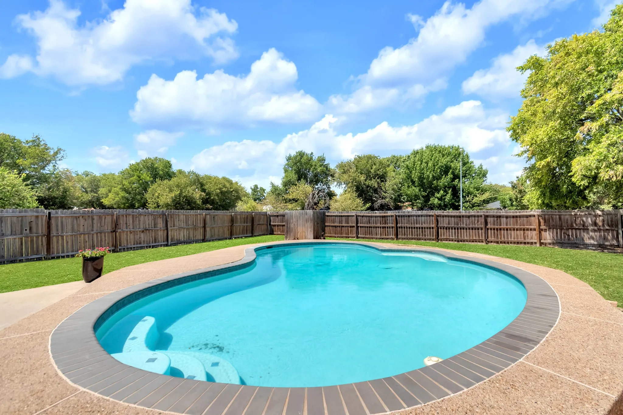 Single Family Residence For Sale in Tarrant County , 5721 Macneill Drive, Haltom City, Texas 76148, 3 Bedroom, 2 Bathroom, 2 Garage spaces, 1,260 Sqft, built in 1978, mls#21354782, Real Estate Agent in Haltom City, Homes For Sale in Tarrant county, Homes For Sale in Haltom City, Realtor in Haltom City Texas, Real Estate Brokerage Independent Realty Texas, Luminita Cordes Realtor