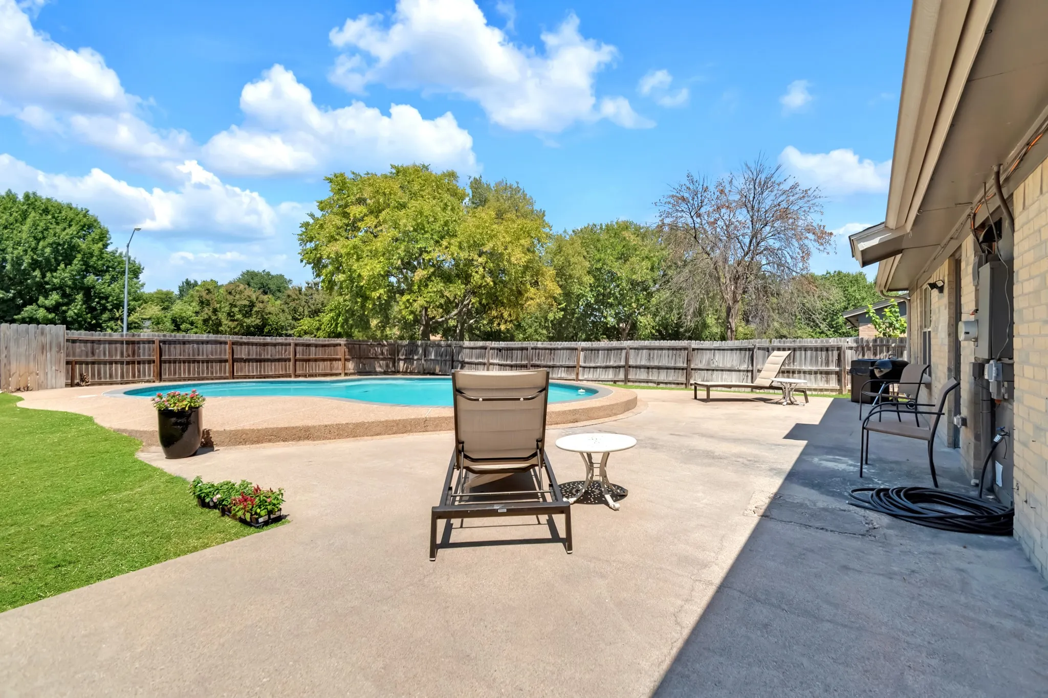 Single Family Residence For Sale in Tarrant County , 5721 Macneill Drive, Haltom City, Texas 76148, 3 Bedroom, 2 Bathroom, 2 Garage spaces, 1,260 Sqft, built in 1978, mls#21354782, Real Estate Agent in Haltom City, Homes For Sale in Tarrant county, Homes For Sale in Haltom City, Realtor in Haltom City Texas, Real Estate Brokerage Independent Realty Texas, Luminita Cordes Realtor