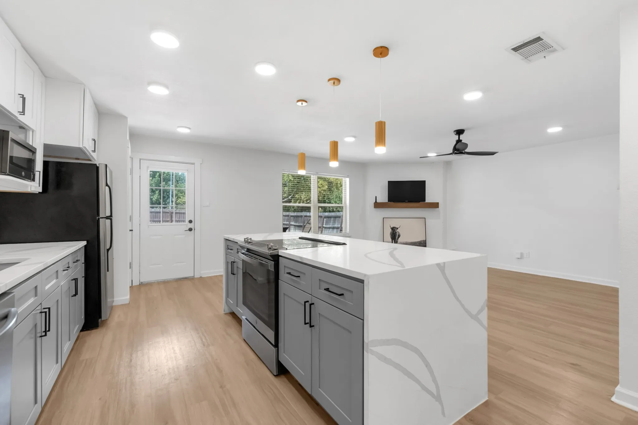 Single Family Residence For Sale in Tarrant County , 5721 Macneill Drive, Haltom City, Texas 76148, 3 Bedroom, 2 Bathroom, 2 Garage spaces, 1,260 Sqft, built in 1978, mls#21354782, Real Estate Agent in Haltom City, Homes For Sale in Tarrant county, Homes For Sale in Haltom City, Realtor in Haltom City Texas, Real Estate Brokerage Independent Realty Texas, Luminita Cordes Realtor