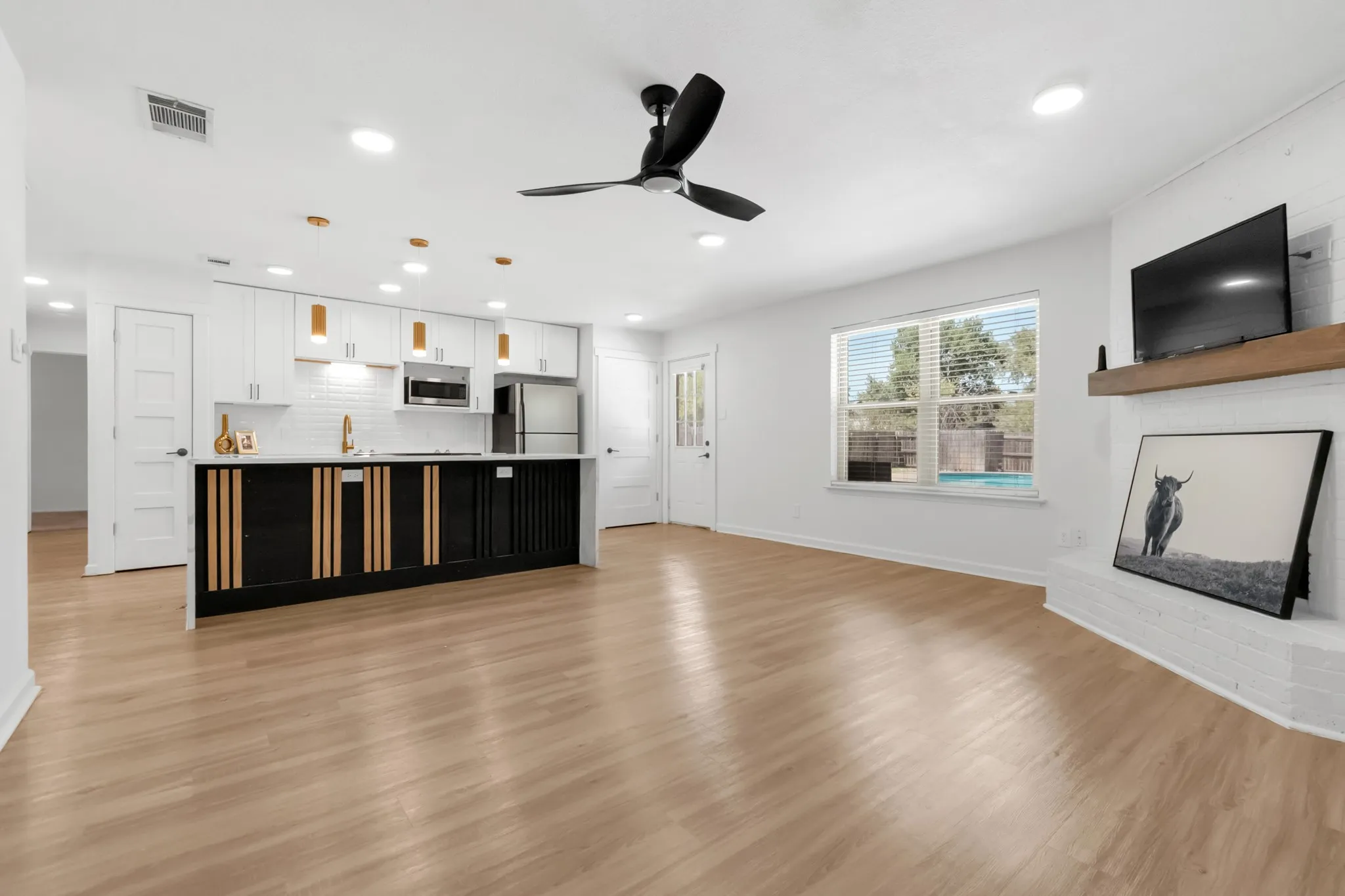 Single Family Residence For Sale in Tarrant County , 5721 Macneill Drive, Haltom City, Texas 76148, 3 Bedroom, 2 Bathroom, 2 Garage spaces, 1,260 Sqft, built in 1978, mls#21354782, Real Estate Agent in Haltom City, Homes For Sale in Tarrant county, Homes For Sale in Haltom City, Realtor in Haltom City Texas, Real Estate Brokerage Independent Realty Texas, Luminita Cordes Realtor