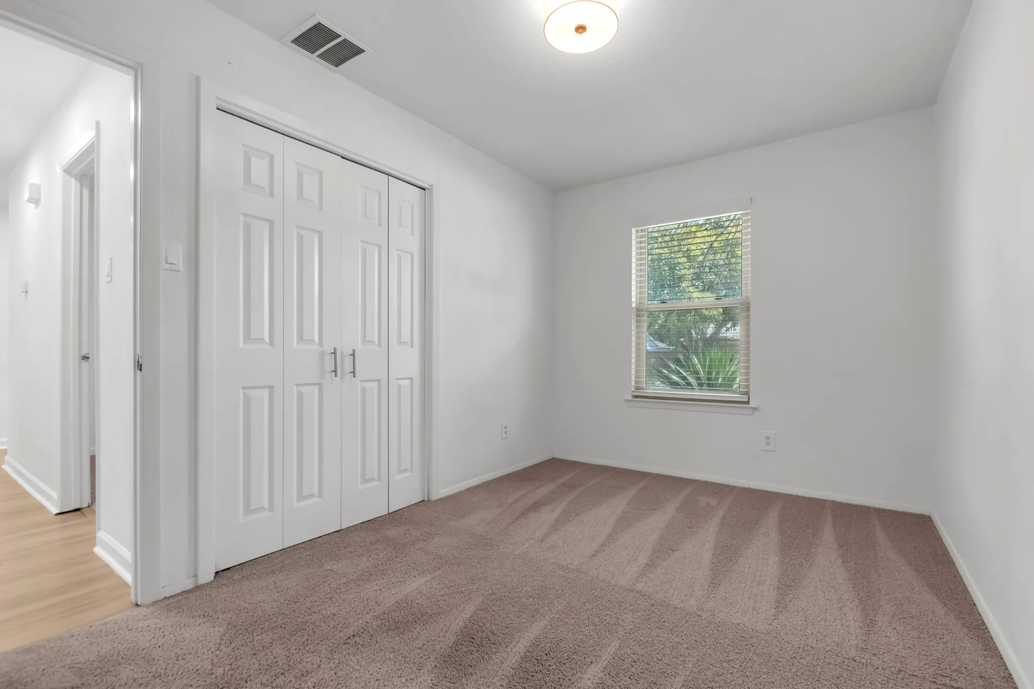 Single Family Residence For Sale in Tarrant County , 5721 Macneill Drive, Haltom City, Texas 76148, 3 Bedroom, 2 Bathroom, 2 Garage spaces, 1,260 Sqft, built in 1978, mls#21354782, Real Estate Agent in Haltom City, Homes For Sale in Tarrant county, Homes For Sale in Haltom City, Realtor in Haltom City Texas, Real Estate Brokerage Independent Realty Texas, Luminita Cordes Realtor