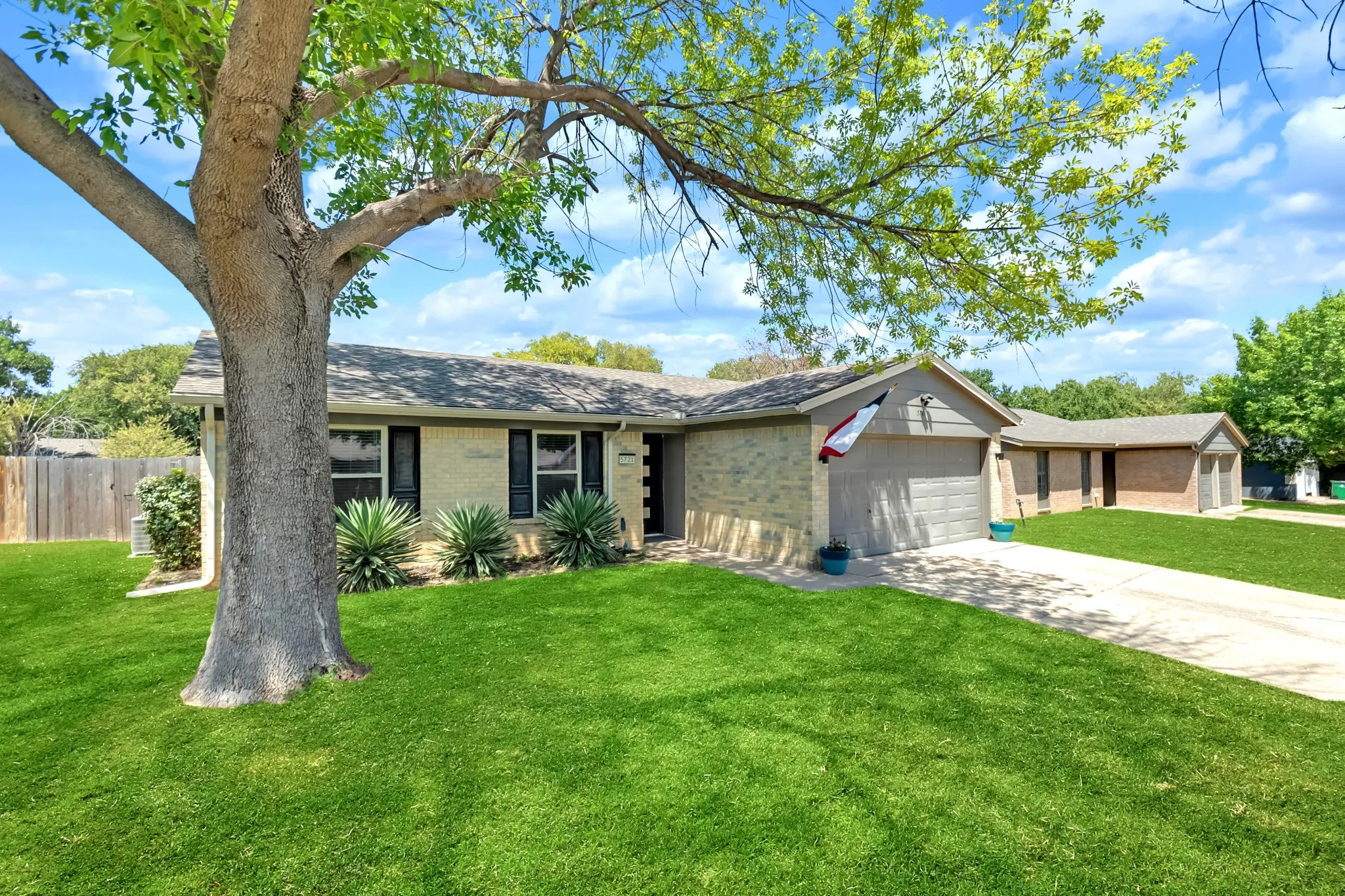 Single Family Residence For Sale in Tarrant County , 5721 Macneill Drive, Haltom City, Texas 76148, 3 Bedroom, 2 Bathroom, 2 Garage spaces, 1,260 Sqft, built in 1978, mls#21354782, Real Estate Agent in Haltom City, Homes For Sale in Tarrant county, Homes For Sale in Haltom City, Realtor in Haltom City Texas, Real Estate Brokerage Independent Realty Texas, Luminita Cordes Realtor