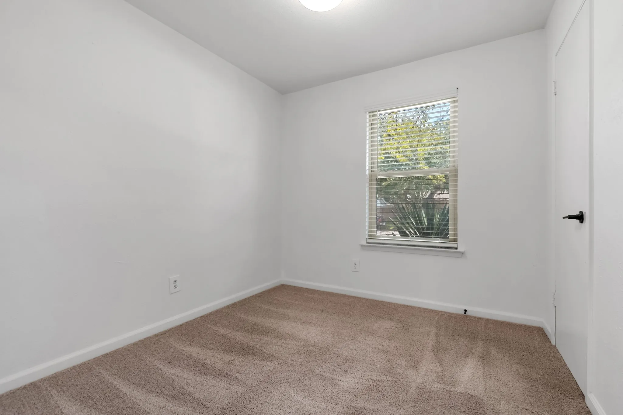Single Family Residence For Sale in Tarrant County , 5721 Macneill Drive, Haltom City, Texas 76148, 3 Bedroom, 2 Bathroom, 2 Garage spaces, 1,260 Sqft, built in 1978, mls#21354782, Real Estate Agent in Haltom City, Homes For Sale in Tarrant county, Homes For Sale in Haltom City, Realtor in Haltom City Texas, Real Estate Brokerage Independent Realty Texas, Luminita Cordes Realtor