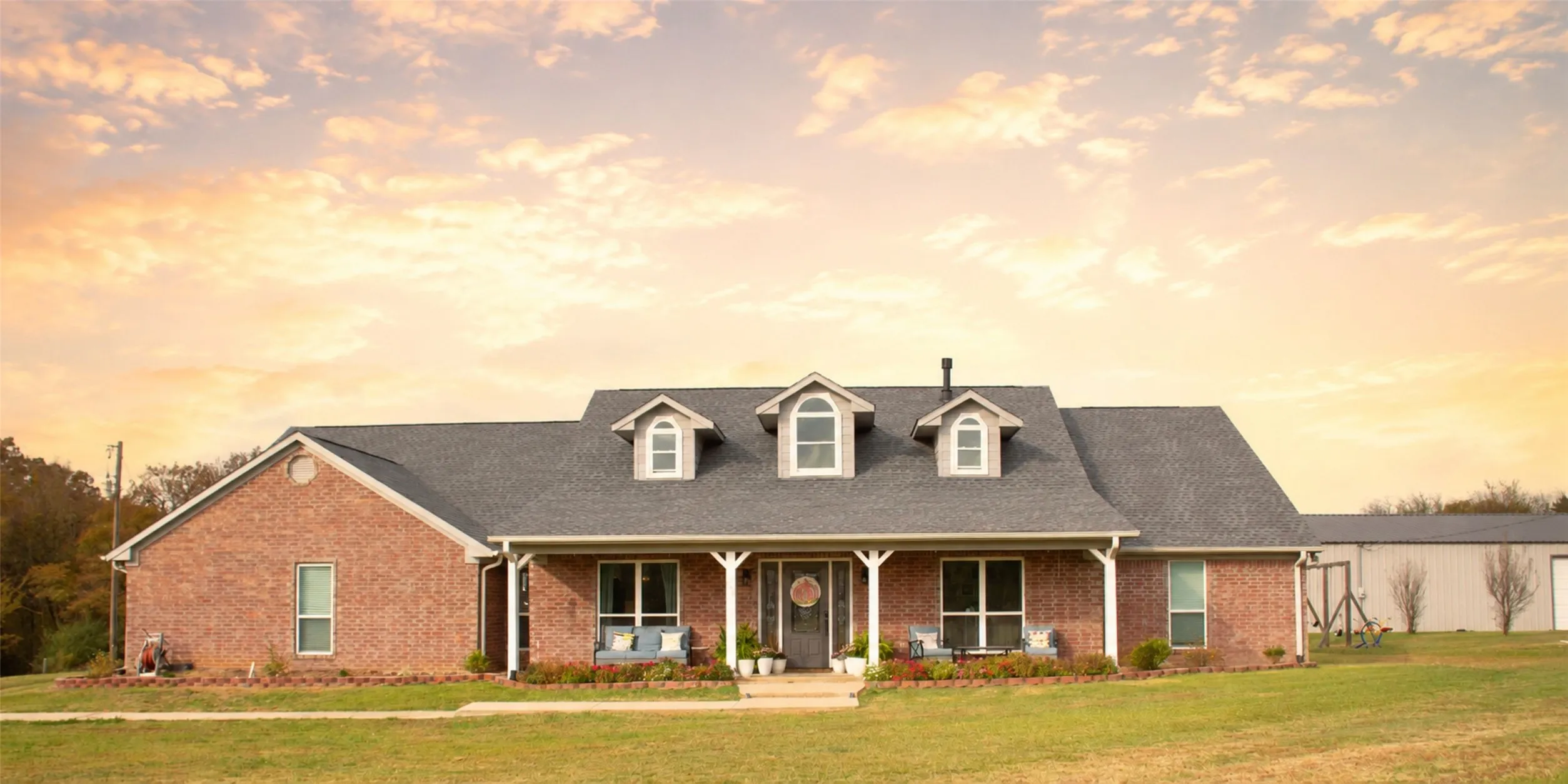 Farm For Sale in Hopkins County , 1550 County Road 3385, Saltillo, Texas 75478, 4 Bedroom, 3 Bathroom, 2 Garage spaces, 3,800 Sqft, built in 2004, Price $865,000, mls#21347901, Real Estate Agent in Saltillo, Homes For Sale in Hopkins county, Homes For Sale in Saltillo, Realtor in Saltillo Texas, Real Estate Brokerage Independent Realty Texas, Luminita Cordes Realtor