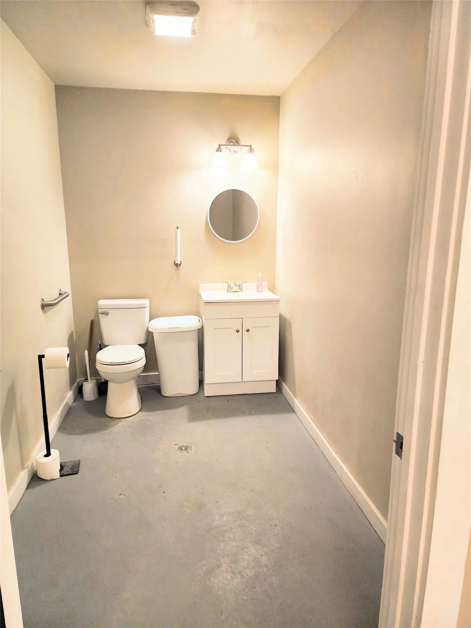 Business For Rent in Taylor County , 813 HICKORY, Abilene, Texas 79601, 0, 0, Garage spaces, 0 Sqft, built in 1945, Price $3,500, mls#21354506, Real Estate Agent in Abilene, Homes For Rent in Taylor county, Homes For Rent in Abilene, Realtor in Abilene Texas, Real Estate Brokerage Independent Realty Texas, Luminita Cordes Realtor