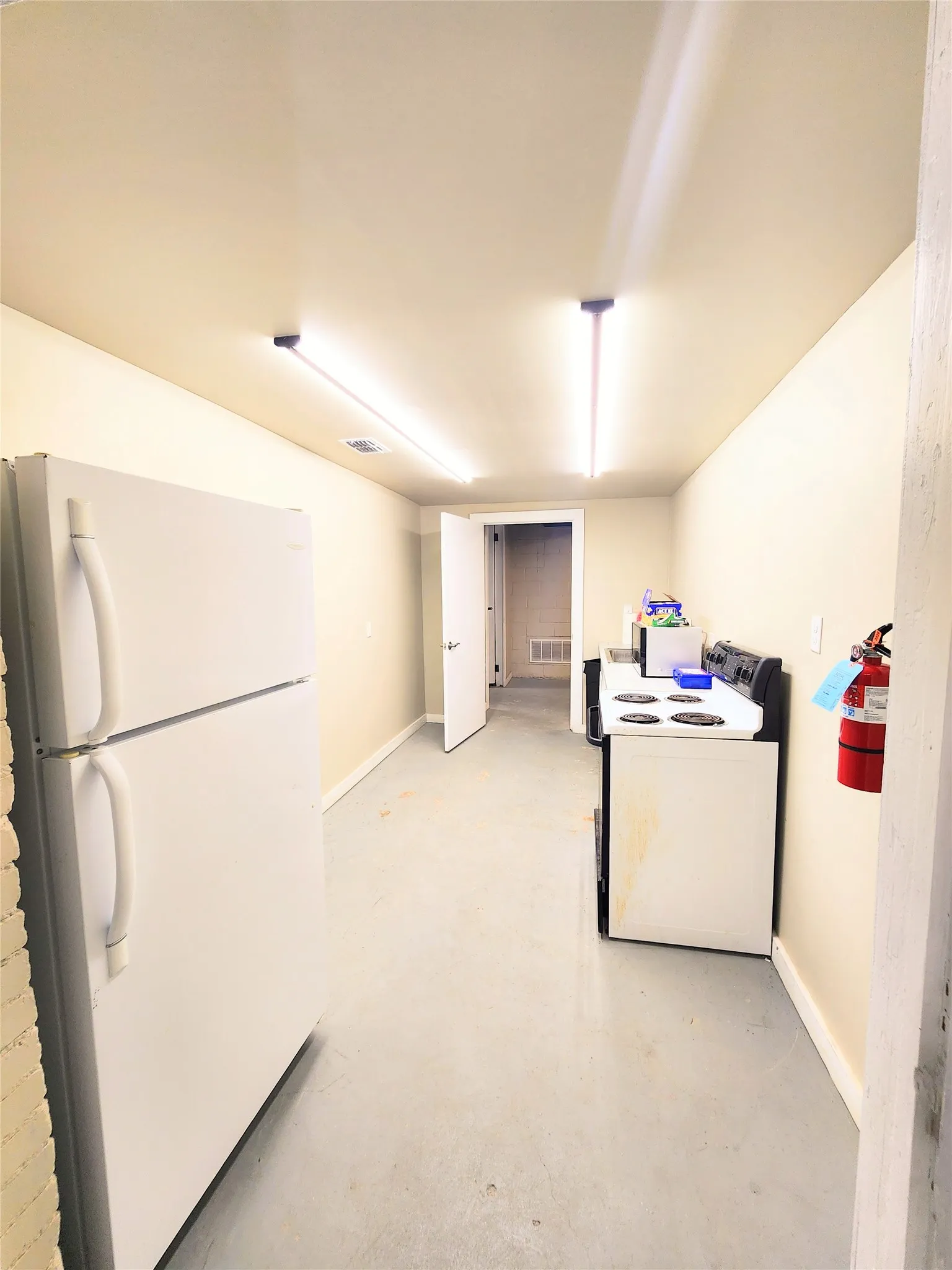 Business For Rent in Taylor County , 813 HICKORY, Abilene, Texas 79601, 0, 0, Garage spaces, 0 Sqft, built in 1945, Price $3,500, mls#21354506, Real Estate Agent in Abilene, Homes For Rent in Taylor county, Homes For Rent in Abilene, Realtor in Abilene Texas, Real Estate Brokerage Independent Realty Texas, Luminita Cordes Realtor