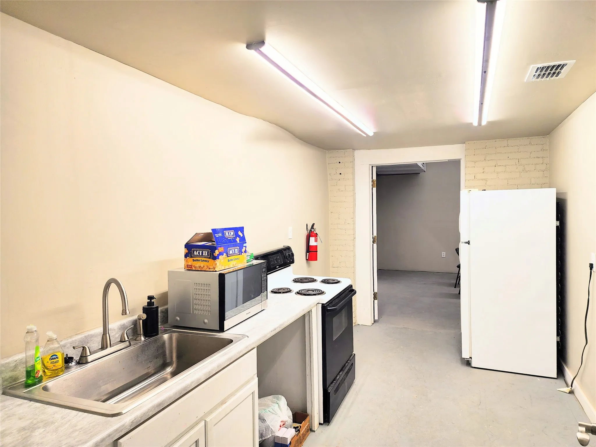 Business For Rent in Taylor County , 813 HICKORY, Abilene, Texas 79601, 0, 0, Garage spaces, 0 Sqft, built in 1945, Price $3,500, mls#21354506, Real Estate Agent in Abilene, Homes For Rent in Taylor county, Homes For Rent in Abilene, Realtor in Abilene Texas, Real Estate Brokerage Independent Realty Texas, Luminita Cordes Realtor