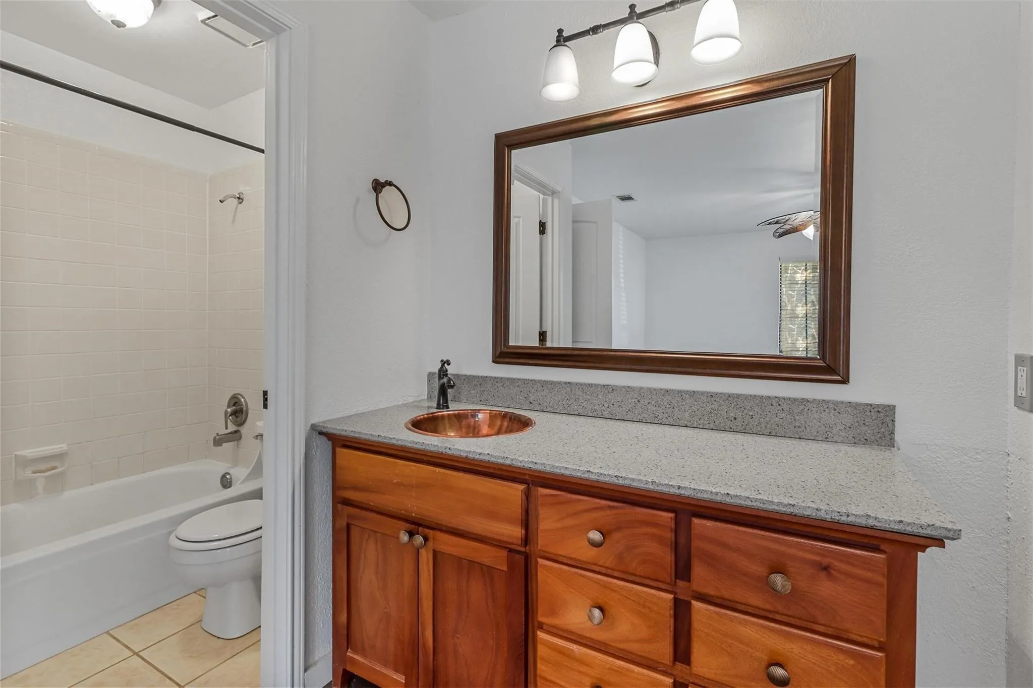 Single Family Residence For Rent in Tarrant County , 1440 Thistlewood Lane, Grapevine, Texas 76051, 3 Bedroom, 2 Bathroom, 2 Garage spaces, 1,462 Sqft, built in 1985, mls#21354784, Real Estate Agent in Grapevine, Homes For Rent in Tarrant county, Homes For Rent in Grapevine, Realtor in Grapevine Texas, Real Estate Brokerage Independent Realty Texas, Luminita Cordes Realtor