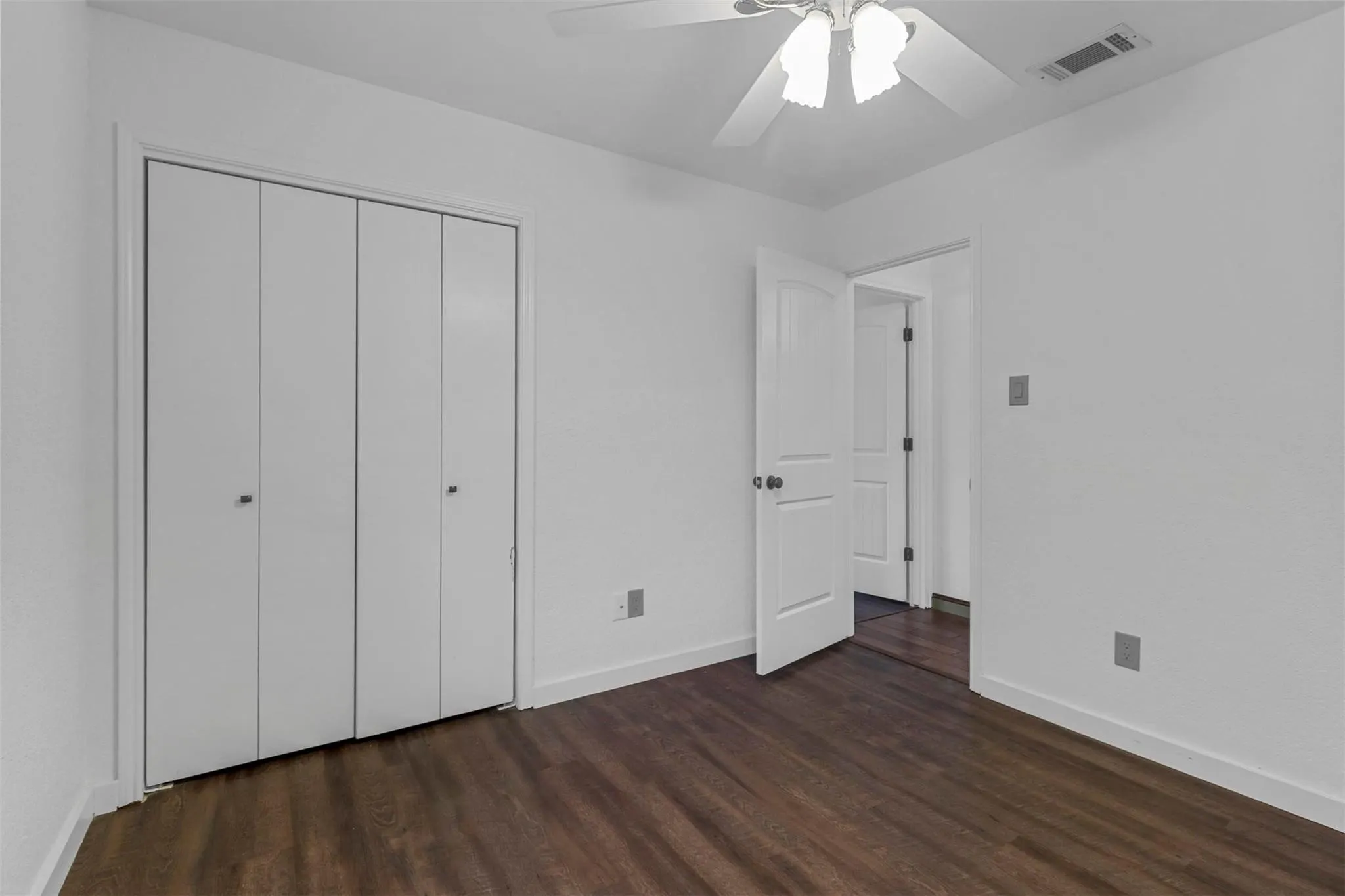 Single Family Residence For Rent in Tarrant County , 1440 Thistlewood Lane, Grapevine, Texas 76051, 3 Bedroom, 2 Bathroom, 2 Garage spaces, 1,462 Sqft, built in 1985, mls#21354784, Real Estate Agent in Grapevine, Homes For Rent in Tarrant county, Homes For Rent in Grapevine, Realtor in Grapevine Texas, Real Estate Brokerage Independent Realty Texas, Luminita Cordes Realtor
