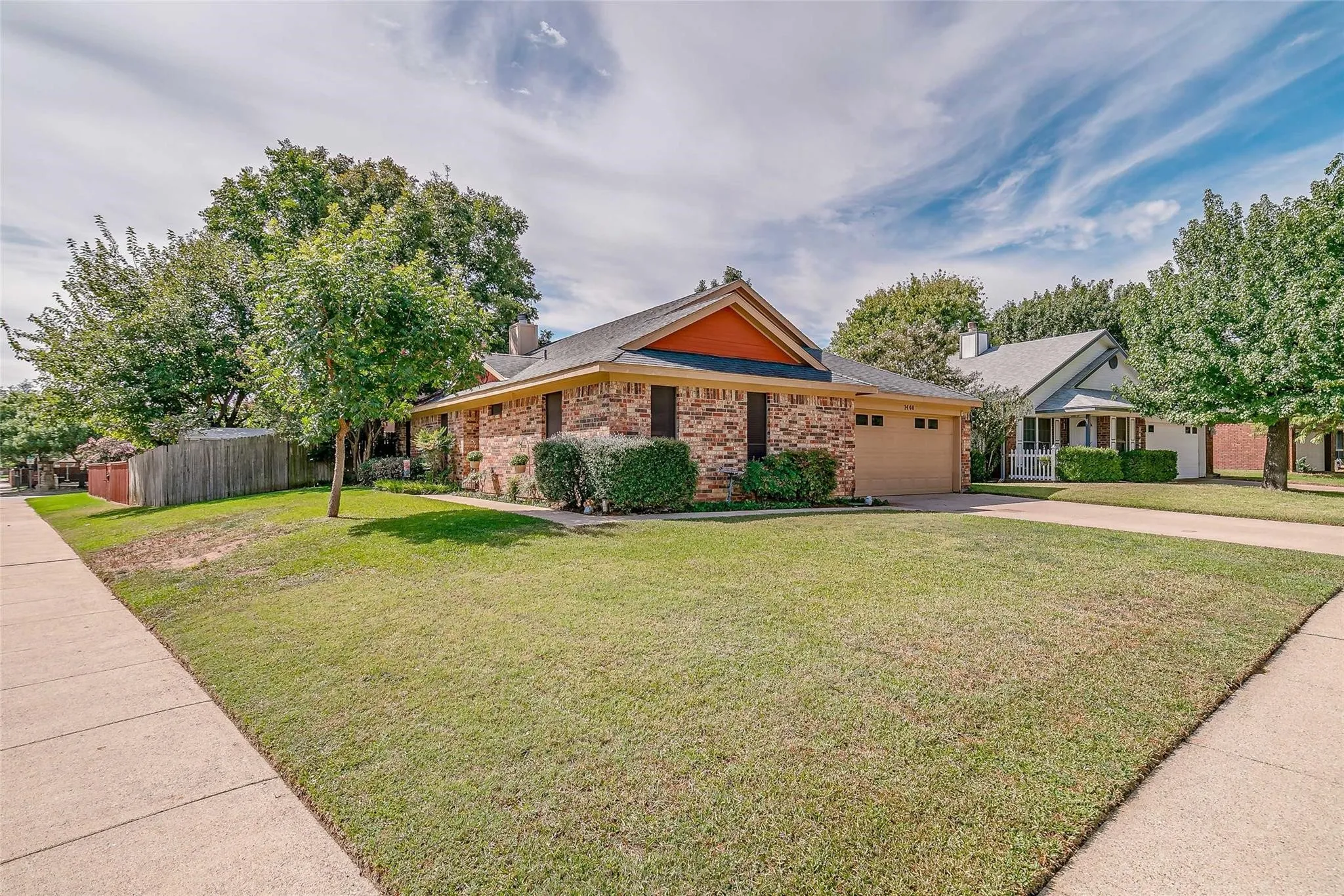 Single Family Residence For Rent in Tarrant County , 1440 Thistlewood Lane, Grapevine, Texas 76051, 3 Bedroom, 2 Bathroom, 2 Garage spaces, 1,462 Sqft, built in 1985, mls#21354784, Real Estate Agent in Grapevine, Homes For Rent in Tarrant county, Homes For Rent in Grapevine, Realtor in Grapevine Texas, Real Estate Brokerage Independent Realty Texas, Luminita Cordes Realtor