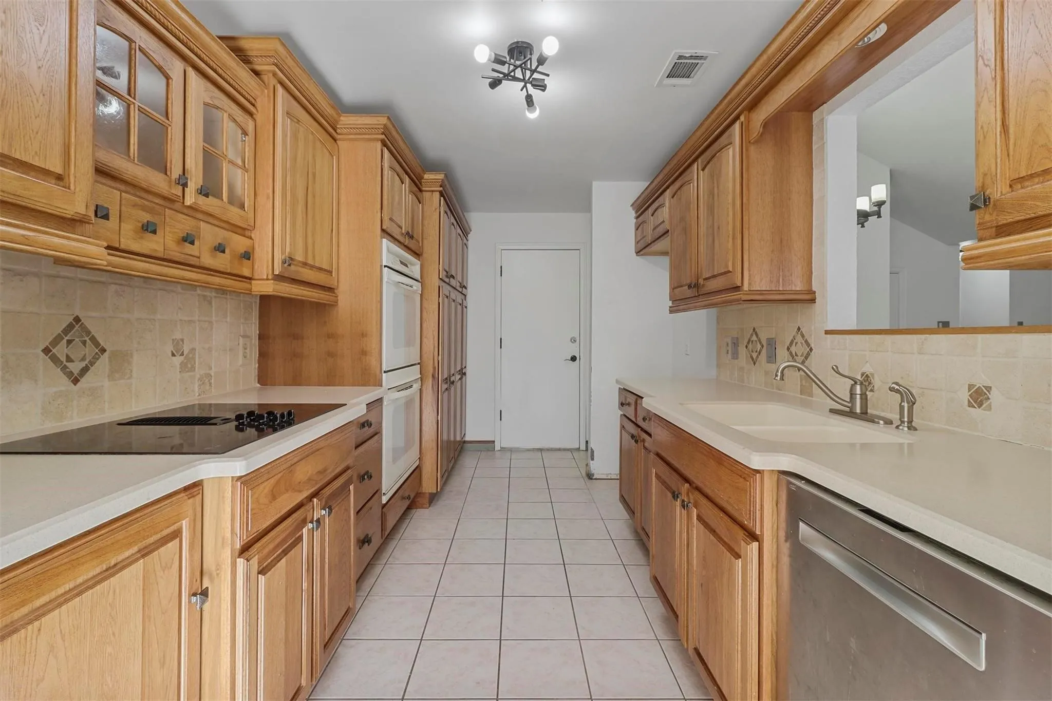 Single Family Residence For Rent in Tarrant County , 1440 Thistlewood Lane, Grapevine, Texas 76051, 3 Bedroom, 2 Bathroom, 2 Garage spaces, 1,462 Sqft, built in 1985, mls#21354784, Real Estate Agent in Grapevine, Homes For Rent in Tarrant county, Homes For Rent in Grapevine, Realtor in Grapevine Texas, Real Estate Brokerage Independent Realty Texas, Luminita Cordes Realtor