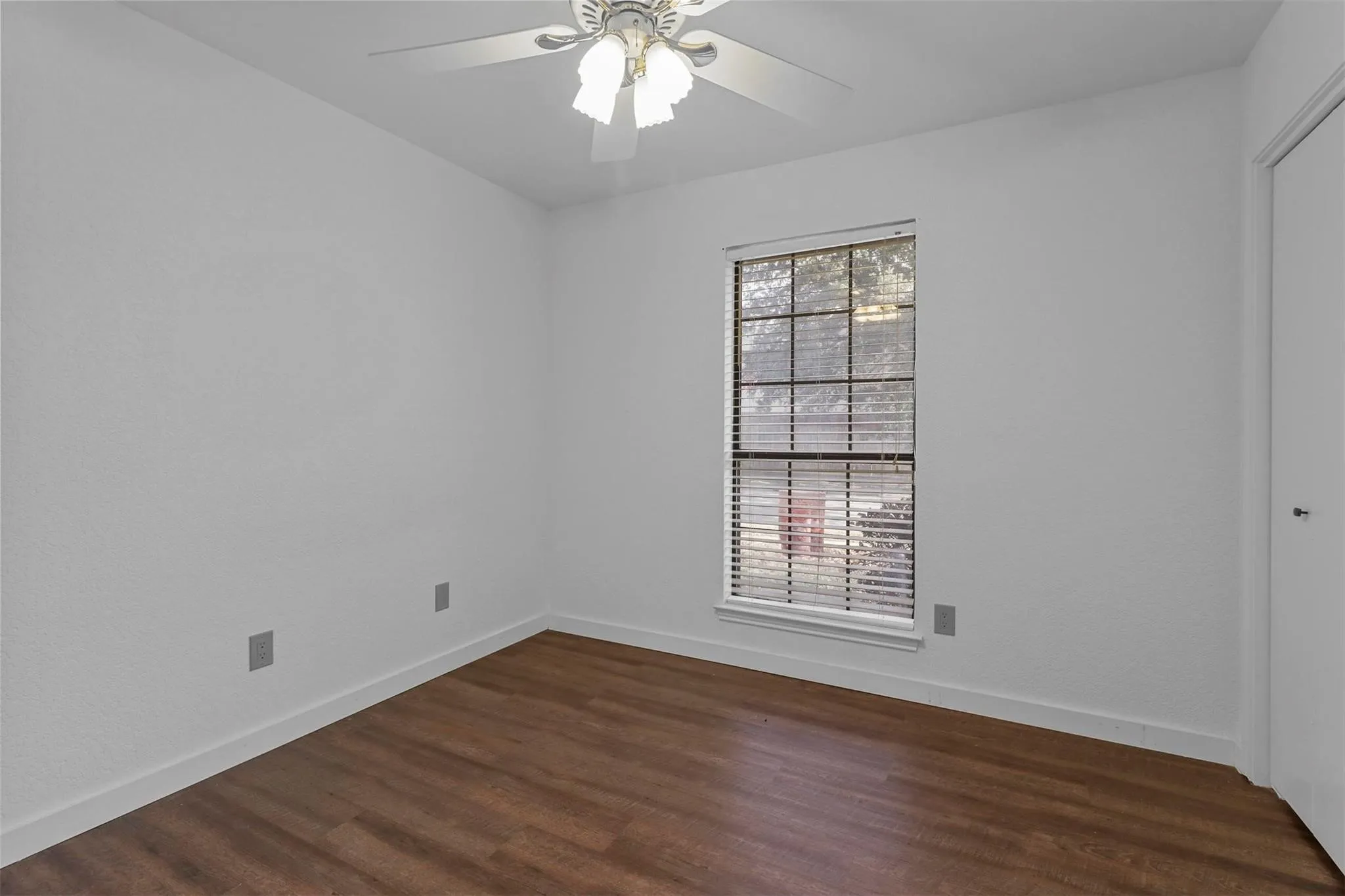 Single Family Residence For Rent in Tarrant County , 1440 Thistlewood Lane, Grapevine, Texas 76051, 3 Bedroom, 2 Bathroom, 2 Garage spaces, 1,462 Sqft, built in 1985, mls#21354784, Real Estate Agent in Grapevine, Homes For Rent in Tarrant county, Homes For Rent in Grapevine, Realtor in Grapevine Texas, Real Estate Brokerage Independent Realty Texas, Luminita Cordes Realtor