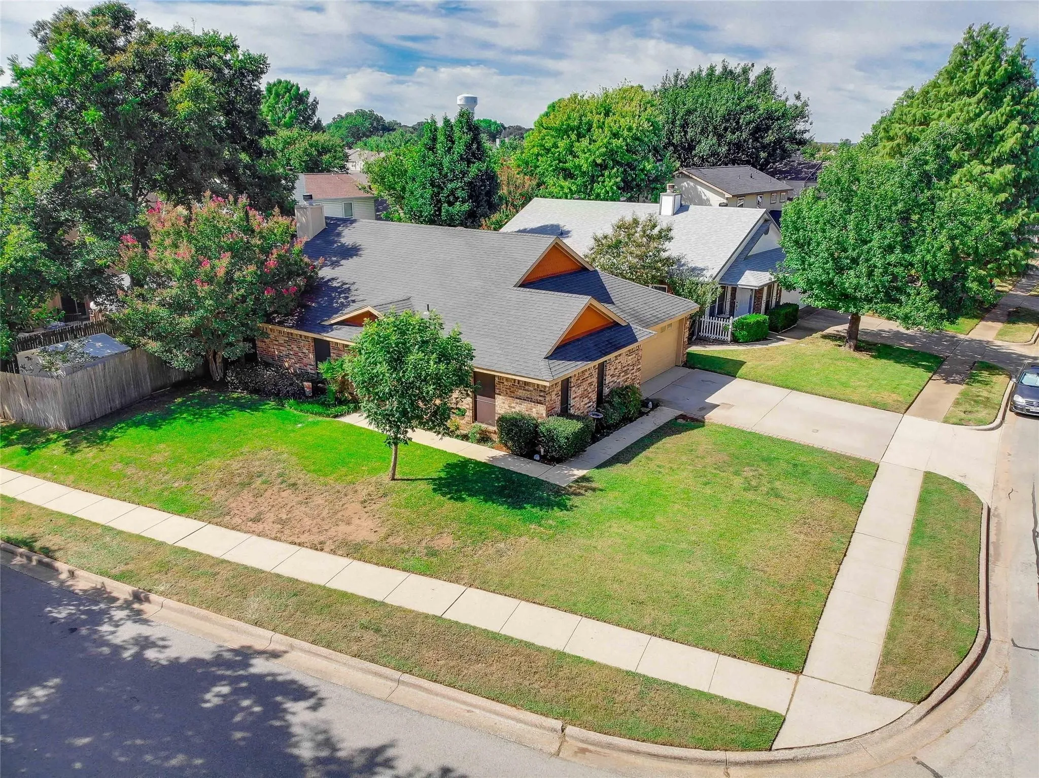Single Family Residence For Rent in Tarrant County , 1440 Thistlewood Lane, Grapevine, Texas 76051, 3 Bedroom, 2 Bathroom, 2 Garage spaces, 1,462 Sqft, built in 1985, mls#21354784, Real Estate Agent in Grapevine, Homes For Rent in Tarrant county, Homes For Rent in Grapevine, Realtor in Grapevine Texas, Real Estate Brokerage Independent Realty Texas, Luminita Cordes Realtor