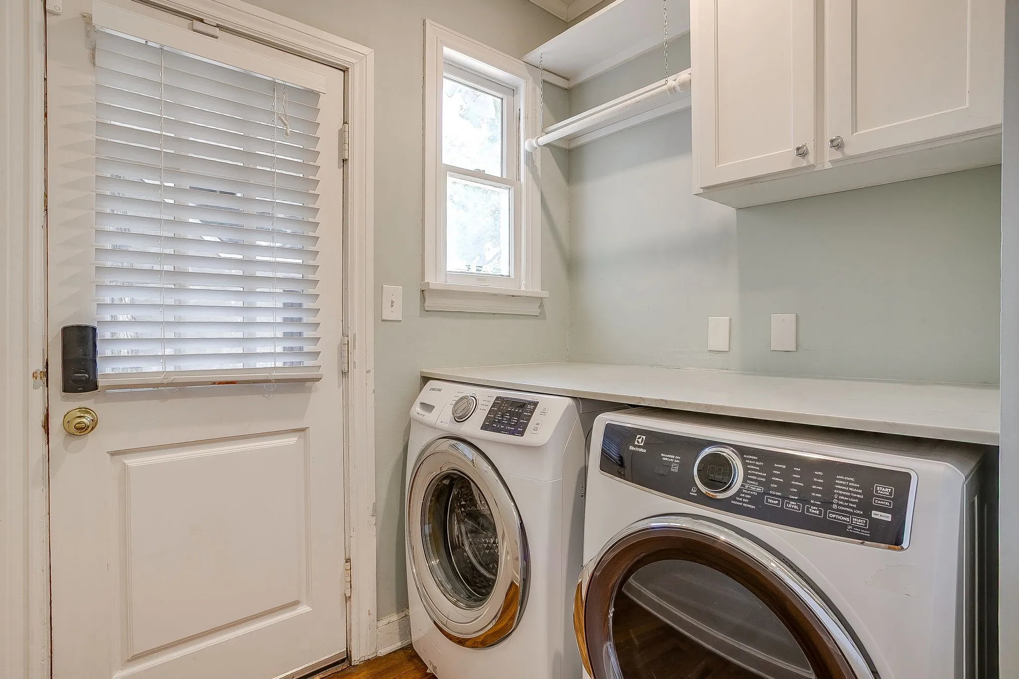 Single Family Residence For Sale in Tarrant County , 2553 Stadium Drive, Fort Worth, Texas 76109, 4 Bedroom, 3 Bathroom, 2 Garage spaces, 2,649 Sqft, built in 1935, mls#21350919, Real Estate Agent in Fort Worth, Homes For Sale in Tarrant county, Homes For Sale in Fort Worth, Realtor in Fort Worth Texas, Real Estate Brokerage Independent Realty Texas, Luminita Cordes Realtor