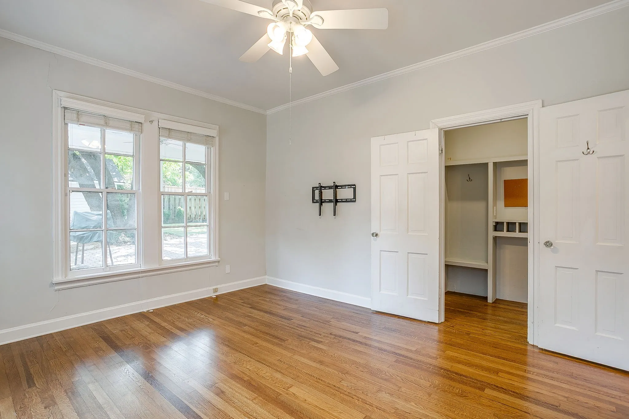 Single Family Residence For Sale in Tarrant County , 2553 Stadium Drive, Fort Worth, Texas 76109, 4 Bedroom, 3 Bathroom, 2 Garage spaces, 2,649 Sqft, built in 1935, mls#21350919, Real Estate Agent in Fort Worth, Homes For Sale in Tarrant county, Homes For Sale in Fort Worth, Realtor in Fort Worth Texas, Real Estate Brokerage Independent Realty Texas, Luminita Cordes Realtor