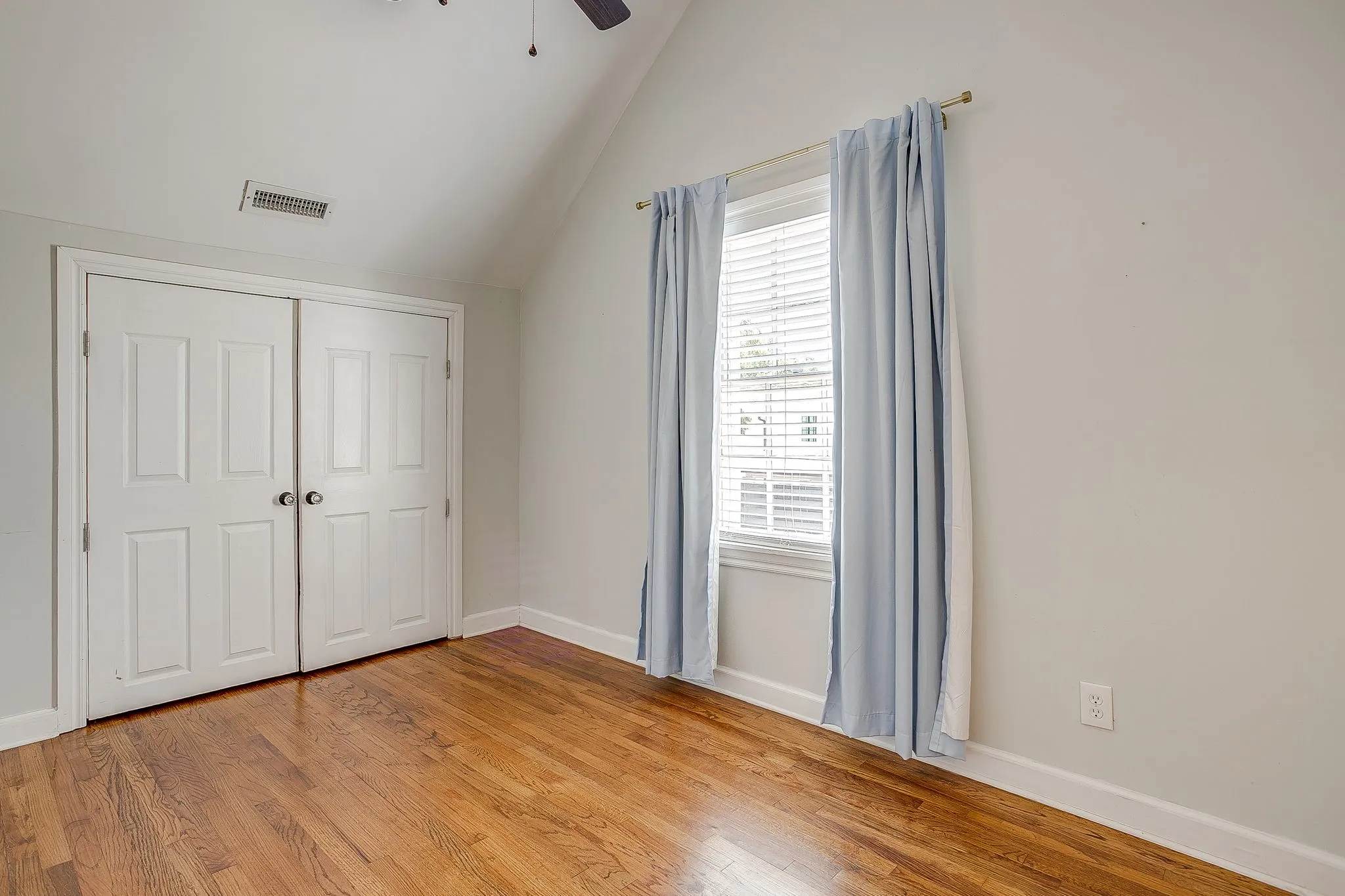 Single Family Residence For Sale in Tarrant County , 2553 Stadium Drive, Fort Worth, Texas 76109, 4 Bedroom, 3 Bathroom, 2 Garage spaces, 2,649 Sqft, built in 1935, mls#21350919, Real Estate Agent in Fort Worth, Homes For Sale in Tarrant county, Homes For Sale in Fort Worth, Realtor in Fort Worth Texas, Real Estate Brokerage Independent Realty Texas, Luminita Cordes Realtor