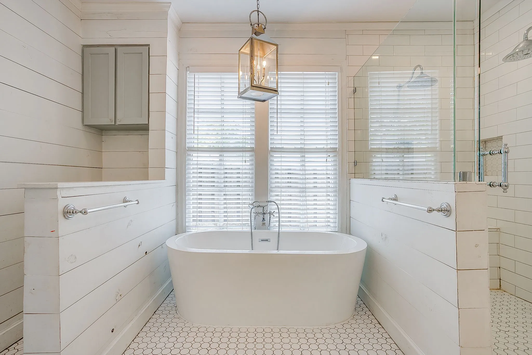 Single Family Residence For Sale in Tarrant County , 2553 Stadium Drive, Fort Worth, Texas 76109, 4 Bedroom, 3 Bathroom, 2 Garage spaces, 2,649 Sqft, built in 1935, mls#21350919, Real Estate Agent in Fort Worth, Homes For Sale in Tarrant county, Homes For Sale in Fort Worth, Realtor in Fort Worth Texas, Real Estate Brokerage Independent Realty Texas, Luminita Cordes Realtor