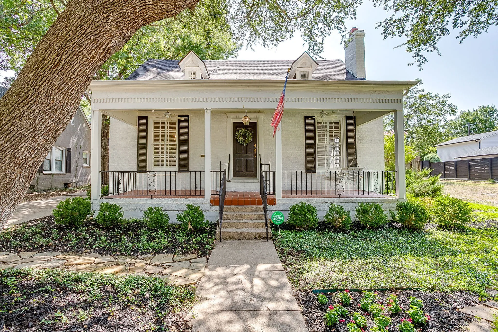 Single Family Residence For Sale in Tarrant County , 2553 Stadium Drive, Fort Worth, Texas 76109, 4 Bedroom, 3 Bathroom, 2 Garage spaces, 2,649 Sqft, built in 1935, mls#21350919, Real Estate Agent in Fort Worth, Homes For Sale in Tarrant county, Homes For Sale in Fort Worth, Realtor in Fort Worth Texas, Real Estate Brokerage Independent Realty Texas, Luminita Cordes Realtor
