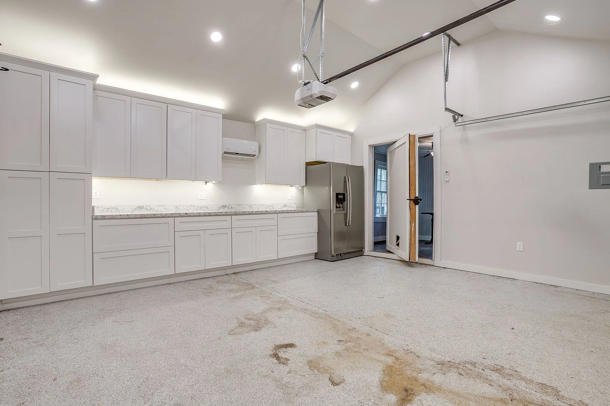 Single Family Residence For Sale in Tarrant County , 2553 Stadium Drive, Fort Worth, Texas 76109, 4 Bedroom, 3 Bathroom, 2 Garage spaces, 2,649 Sqft, built in 1935, mls#21350919, Real Estate Agent in Fort Worth, Homes For Sale in Tarrant county, Homes For Sale in Fort Worth, Realtor in Fort Worth Texas, Real Estate Brokerage Independent Realty Texas, Luminita Cordes Realtor